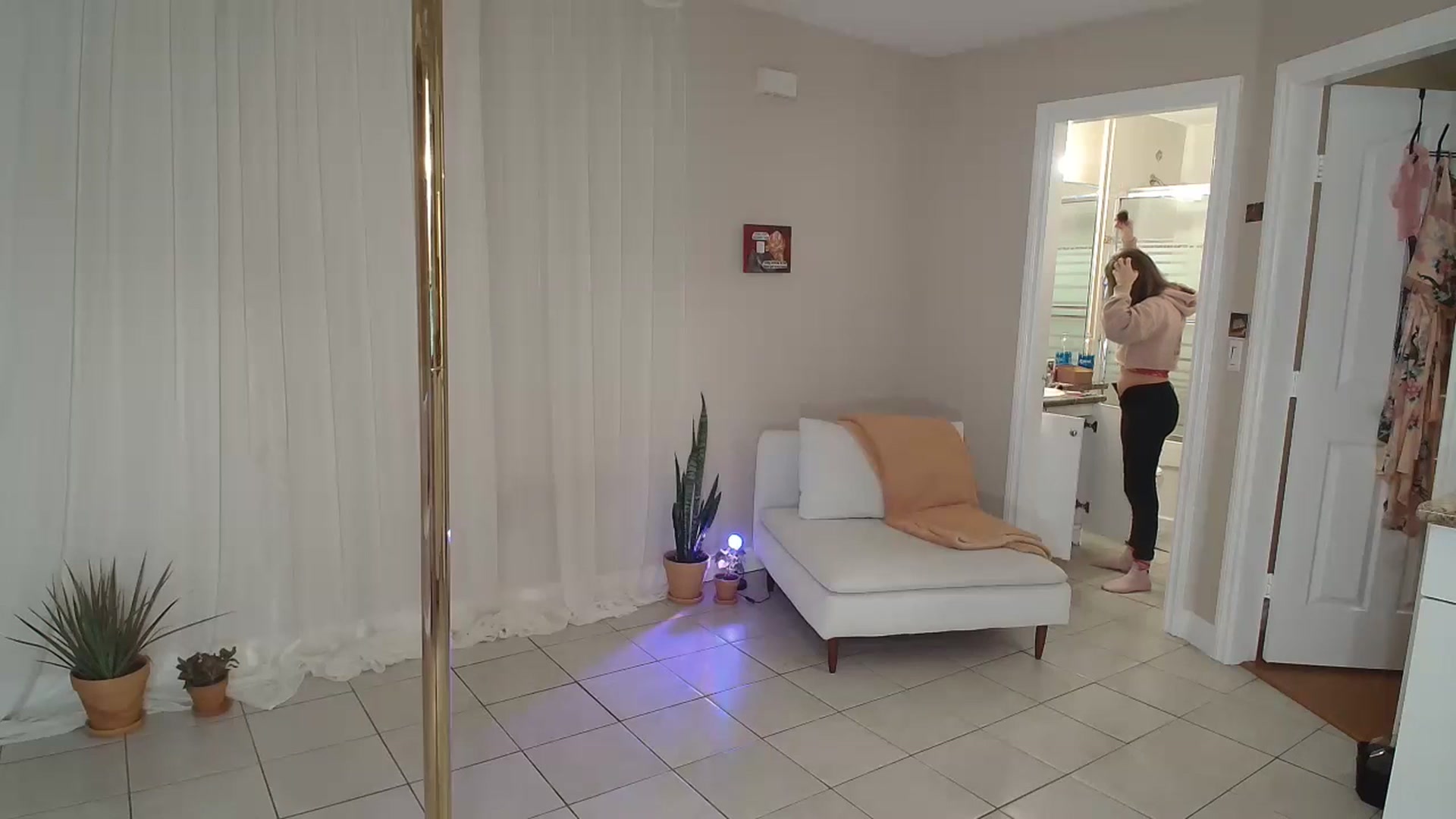 Gallery image thumbnail from CammyCaptain's myfreecams stream on, 11/04/2024, 23:49 image 15 of 20
