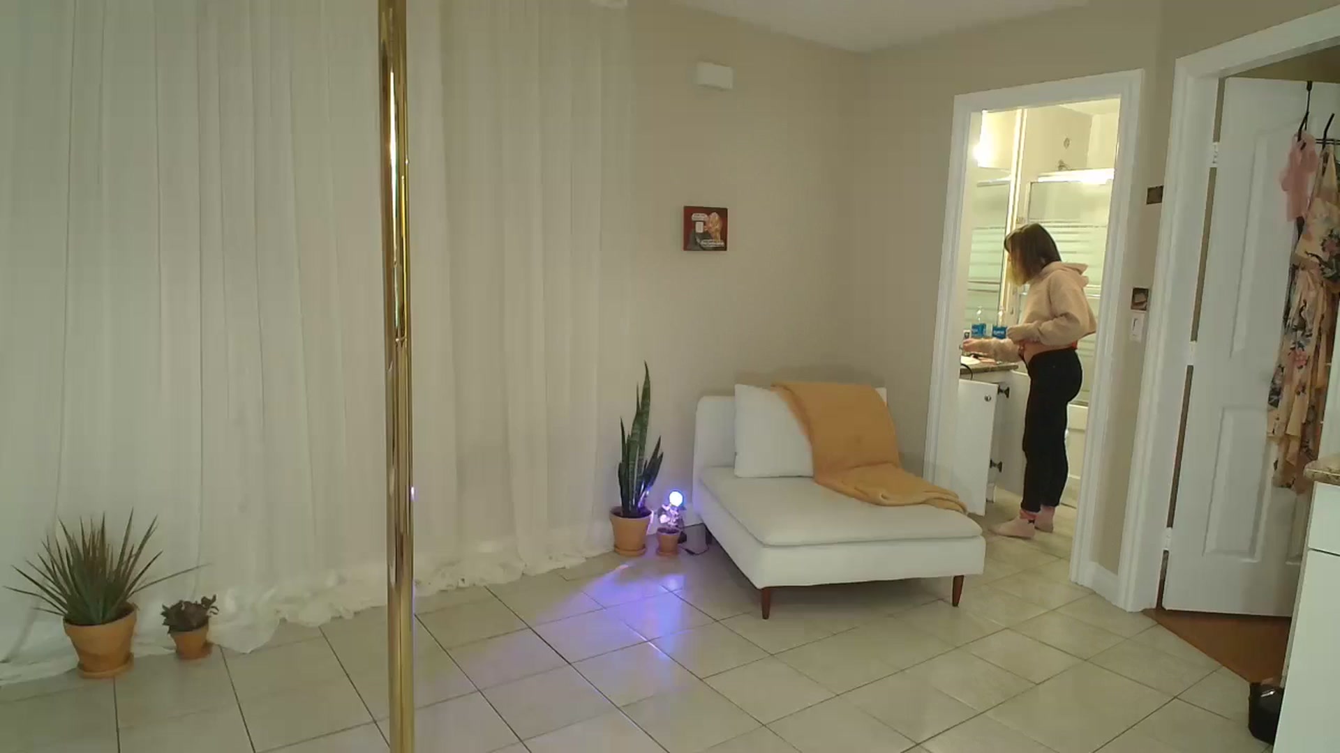 Gallery image thumbnail from CammyCaptain's myfreecams stream on, 11/04/2024, 23:49 image 11 of 20