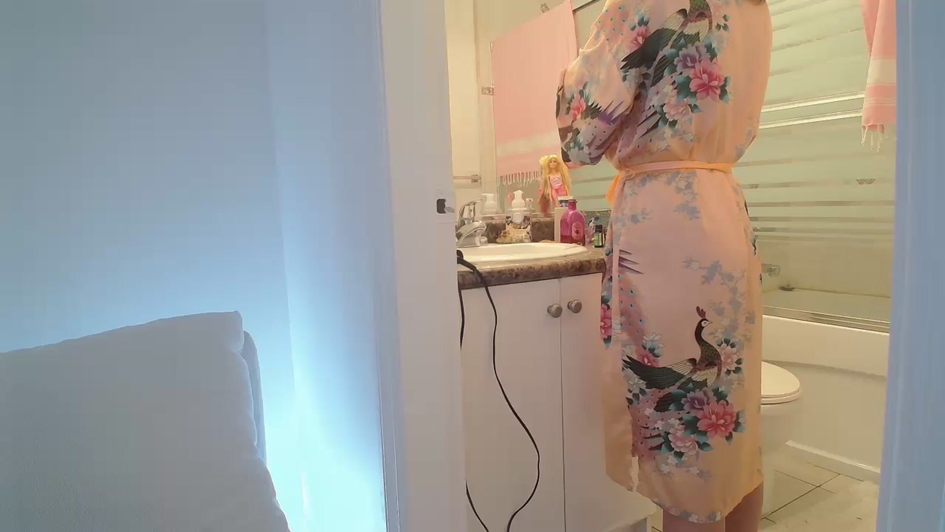 Gallery image thumbnail from CammyCaptain's myfreecams stream on, 11/23/2024, 18:30 image 4 of 20