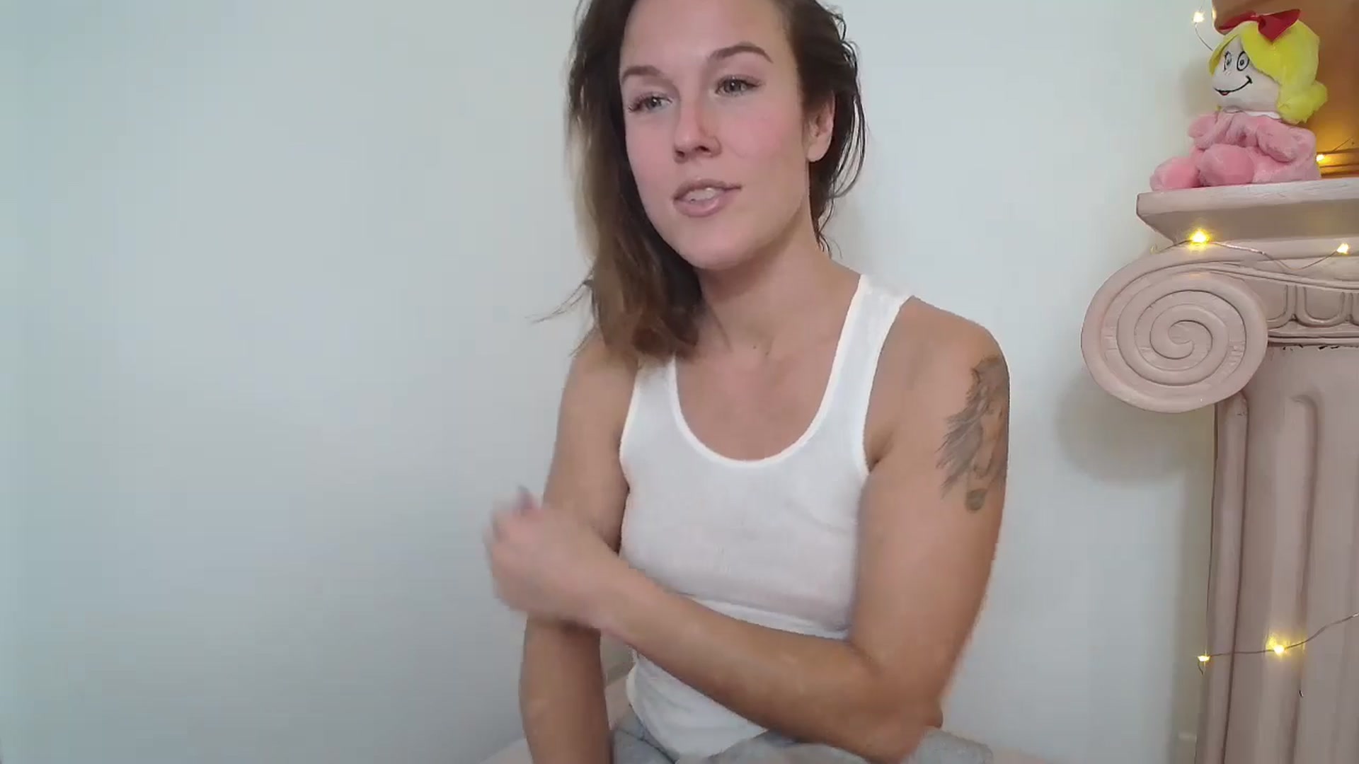 Gallery image thumbnail from CammyCaptain's myfreecams stream on, 12/19/2024, 03:37 image 18 of 20
