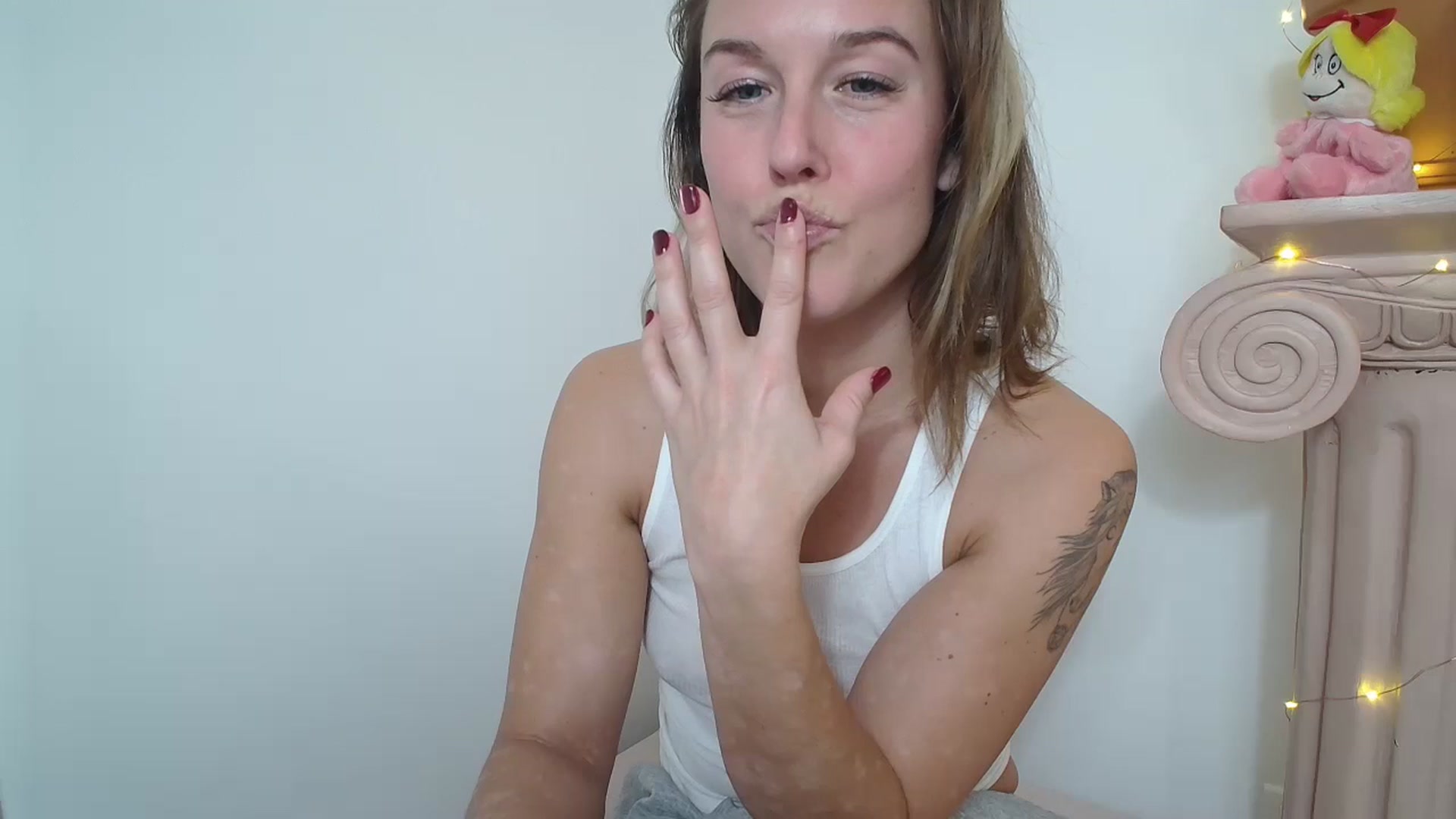 Gallery image thumbnail from CammyCaptain's myfreecams stream on, 12/19/2024, 03:37 image 17 of 20