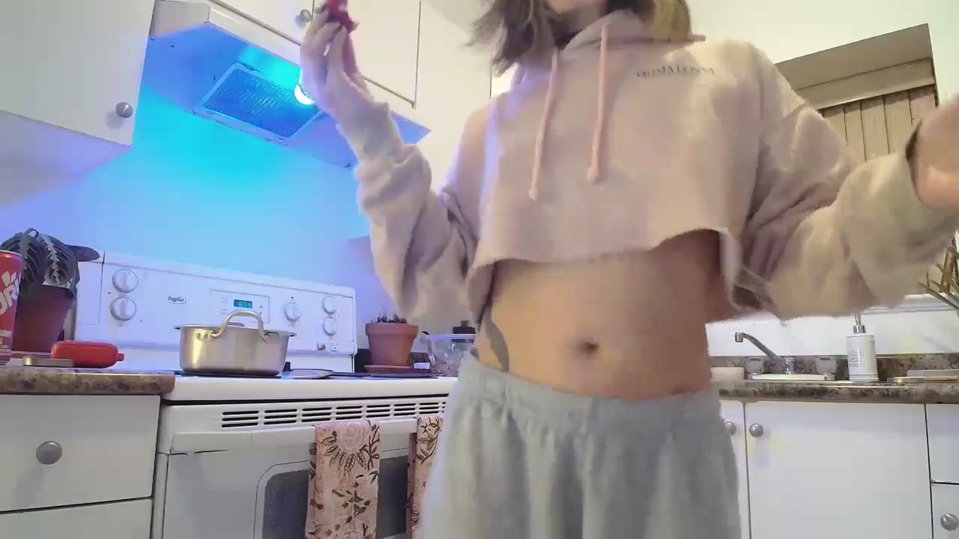 Gallery image thumbnail from CammyCaptain's myfreecams stream on, 01/05/2025, 03:34 image 2 of 20