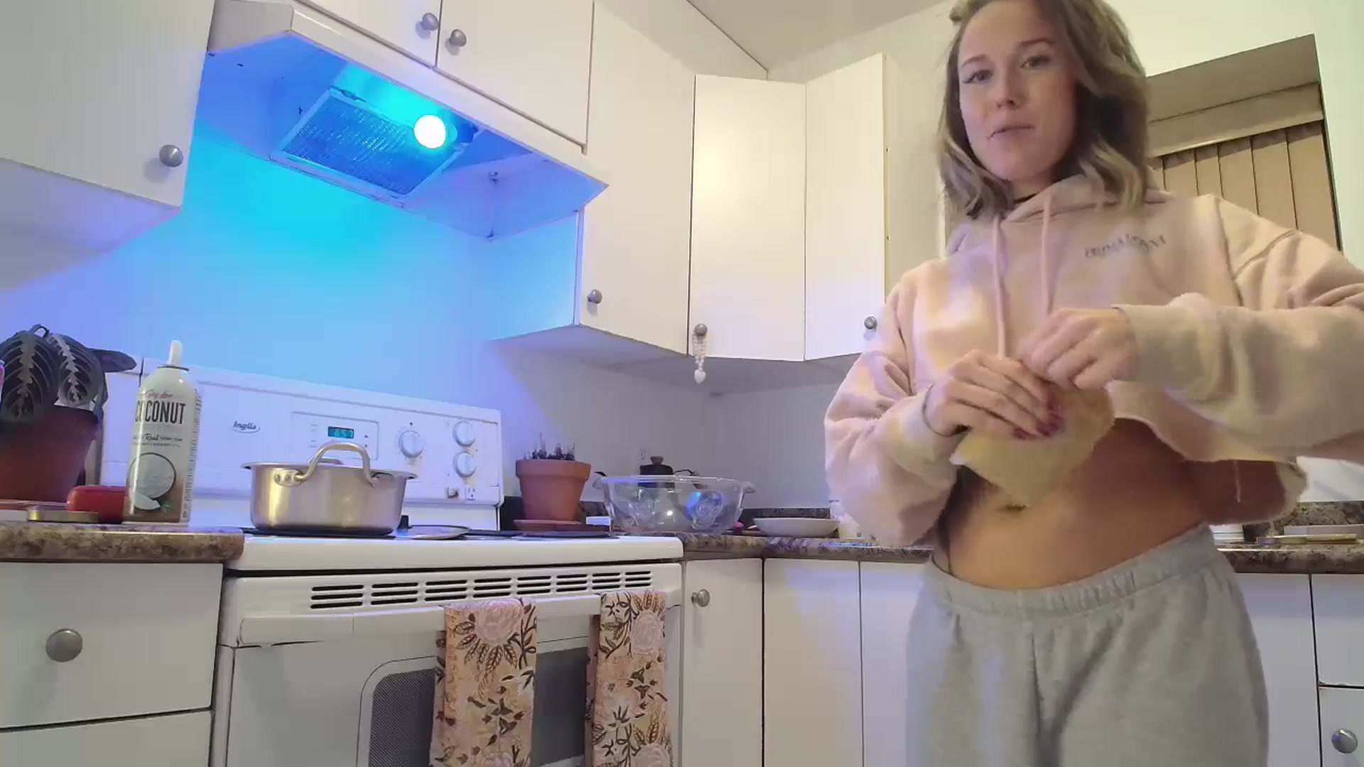 Gallery image thumbnail from CammyCaptain's myfreecams stream on, 01/05/2025, 03:34 image 3 of 20