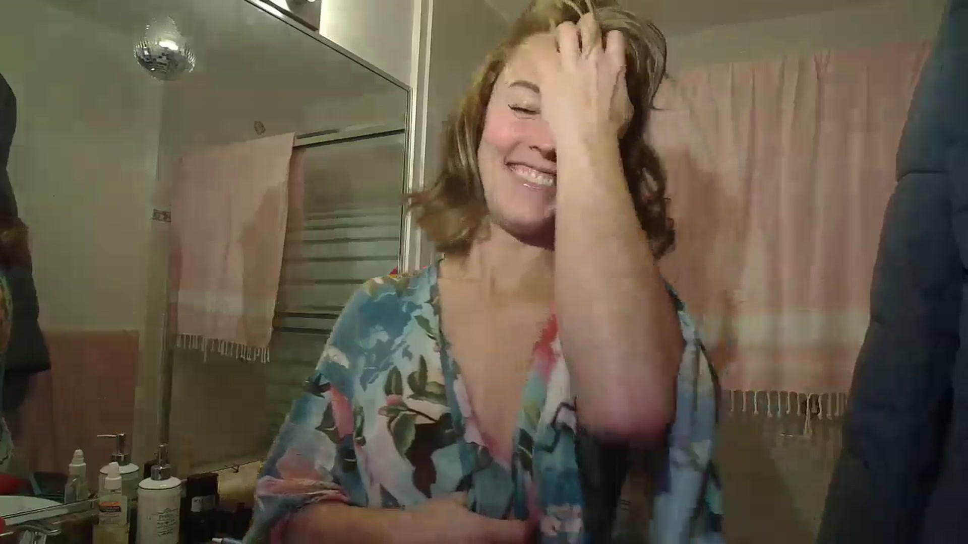 Gallery image thumbnail from CammyCaptain's myfreecams stream on, 01/19/2025, 18:27 image 14 of 20