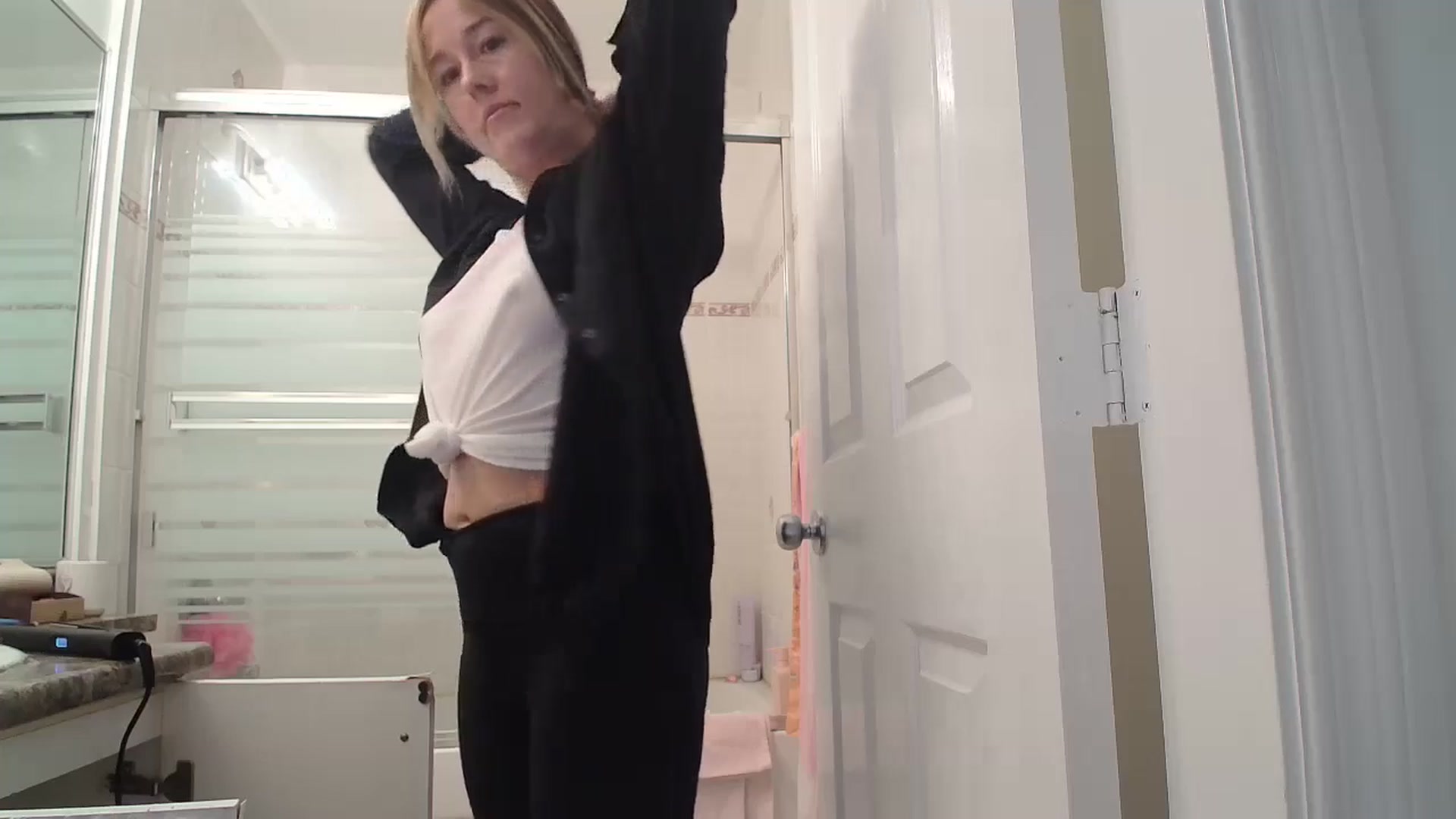 Gallery image thumbnail from CammyCaptain's myfreecams stream on, 01/27/2025, 16:38 image 8 of 20