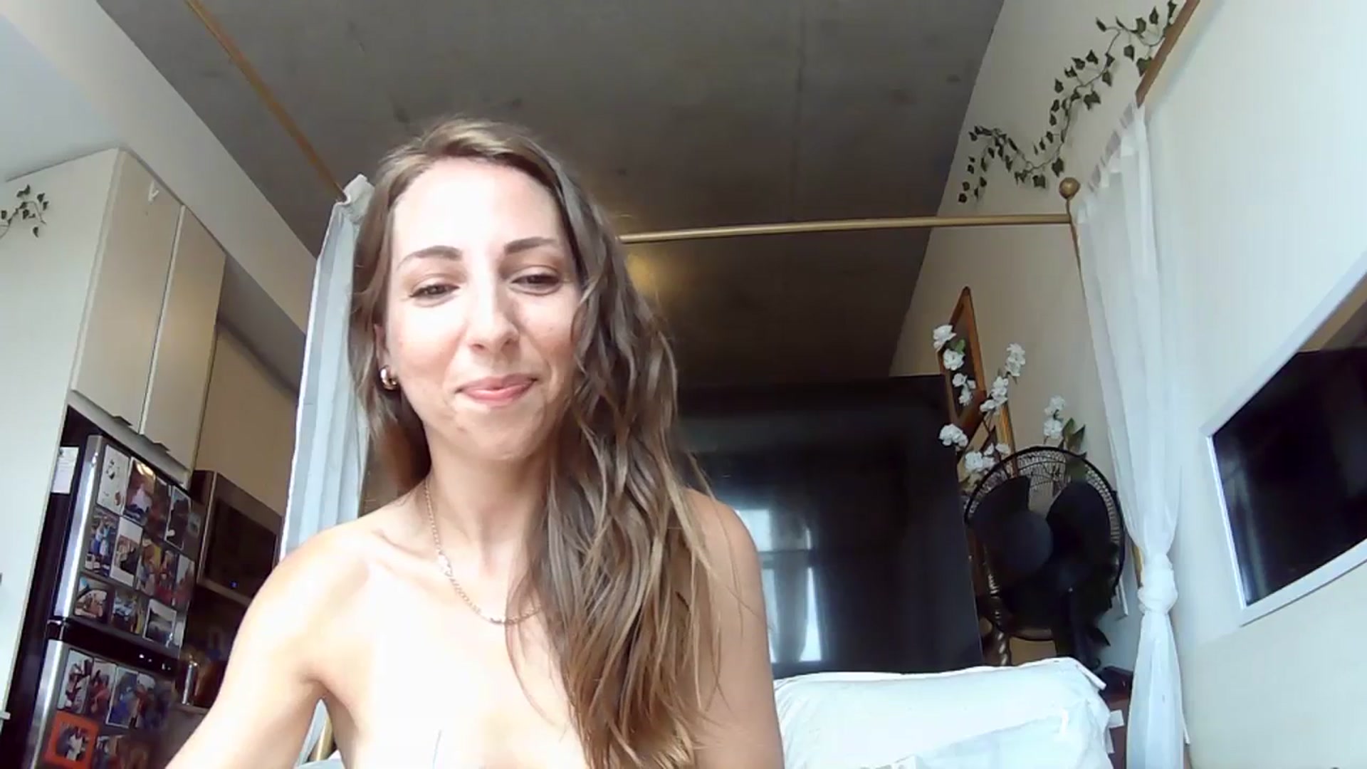 Gallery image thumbnail from CanadaBunny's myfreecams stream on, 07/03/2023, 19:42 image 19 of 20