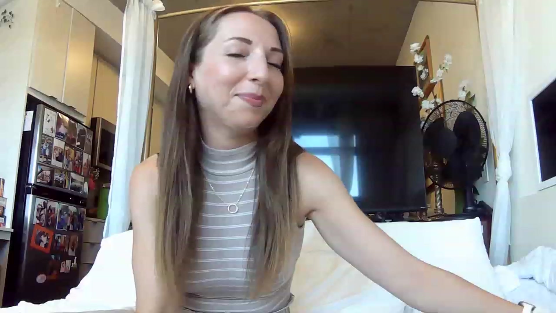 Gallery image thumbnail from CanadaBunny's myfreecams stream on, 07/19/2023, 16:24 image 3 of 20