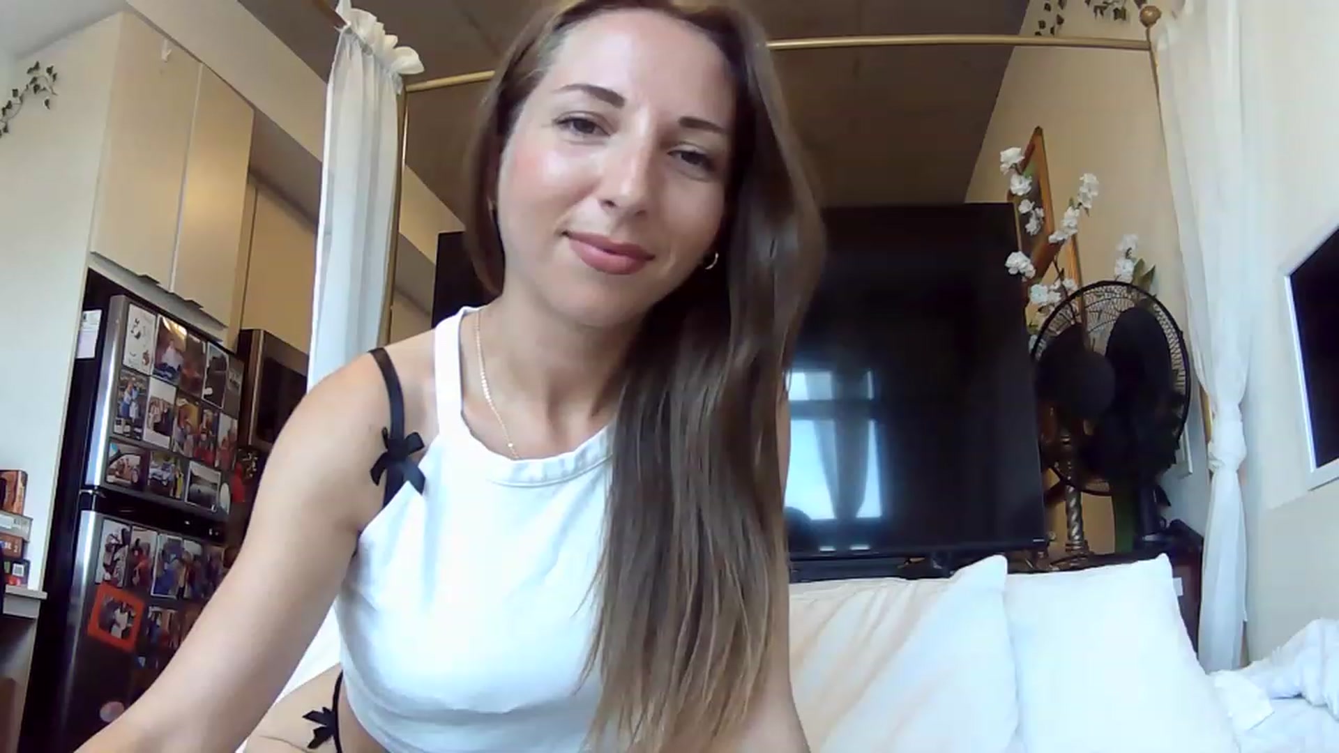 Gallery image thumbnail from CanadaBunny's myfreecams stream on, 07/19/2023, 17:24 image 7 of 20