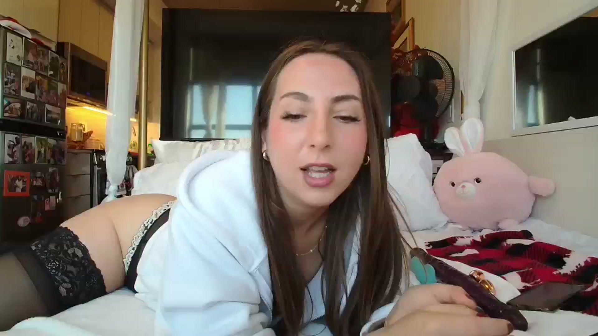 Gallery image thumbnail from CanadaBunny's myfreecams stream on, 12/20/2023, 18:07 image 5 of 20