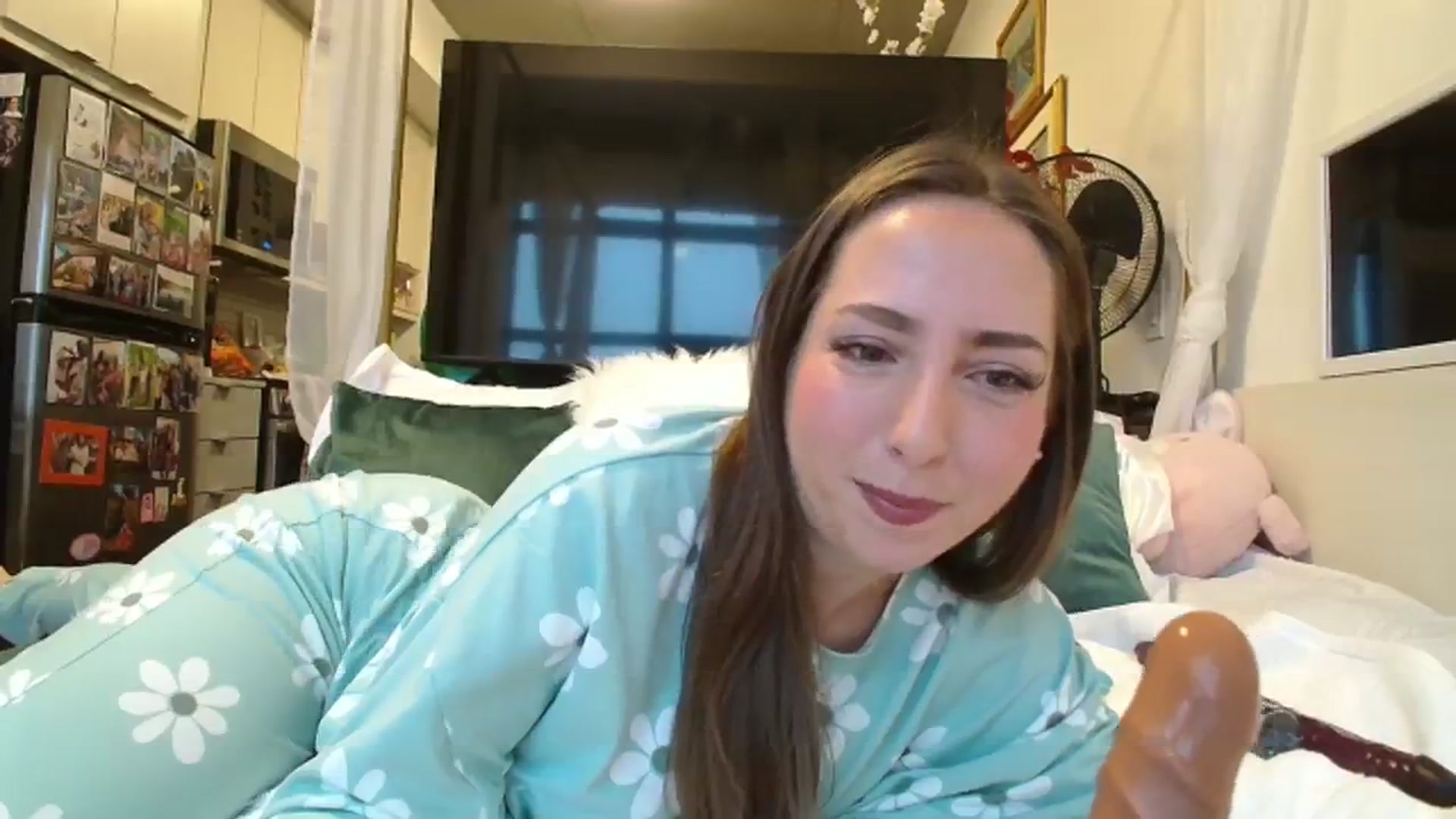 Gallery image thumbnail from CanadaBunny's myfreecams stream on, 12/27/2023, 16:07 image 5 of 20