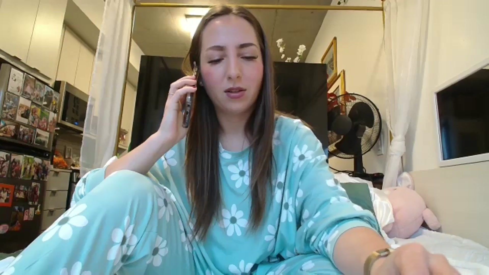 Gallery image thumbnail from CanadaBunny's myfreecams stream on, 12/27/2023, 16:07 image 19 of 20