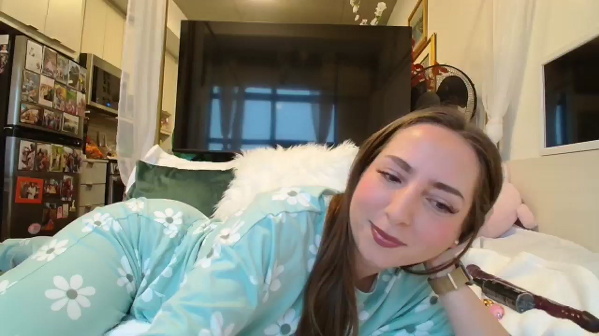 Gallery image thumbnail from CanadaBunny's myfreecams stream on, 12/27/2023, 16:07 image 4 of 20
