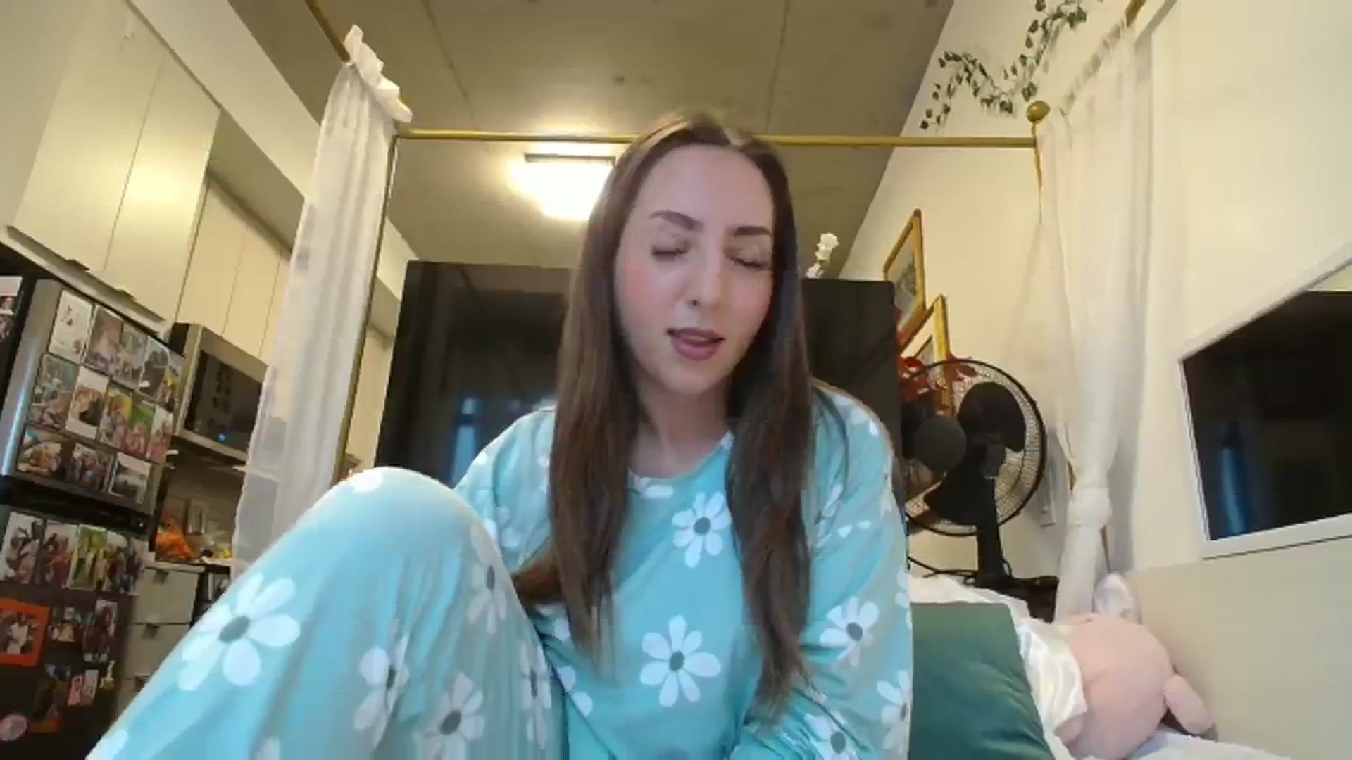 Gallery image thumbnail from CanadaBunny's myfreecams stream on, 12/27/2023, 16:07 image 13 of 20