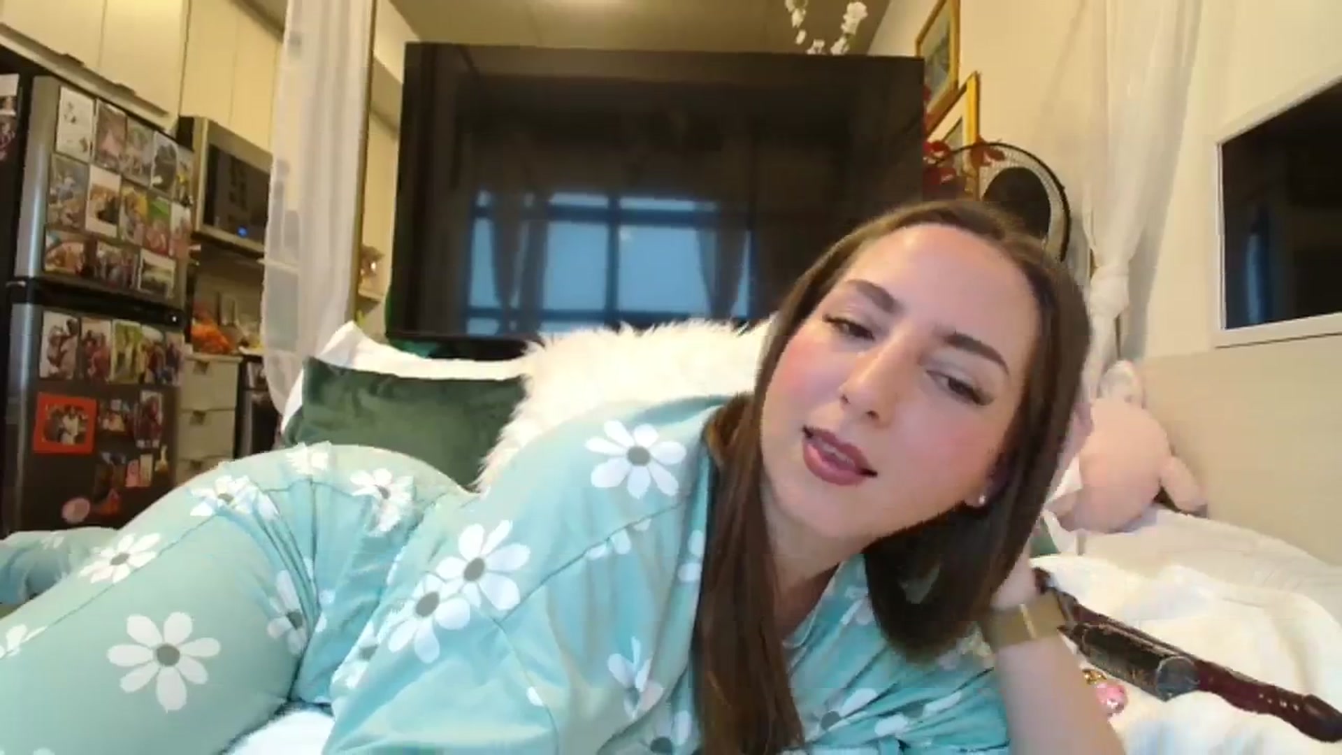 Gallery image thumbnail from CanadaBunny's myfreecams stream on, 12/27/2023, 16:07 image 10 of 20