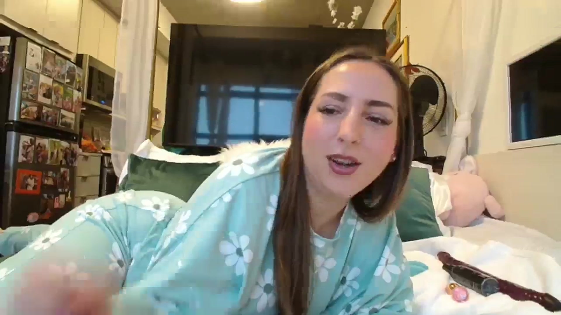 Gallery image thumbnail from CanadaBunny's myfreecams stream on, 12/27/2023, 16:07 image 8 of 20