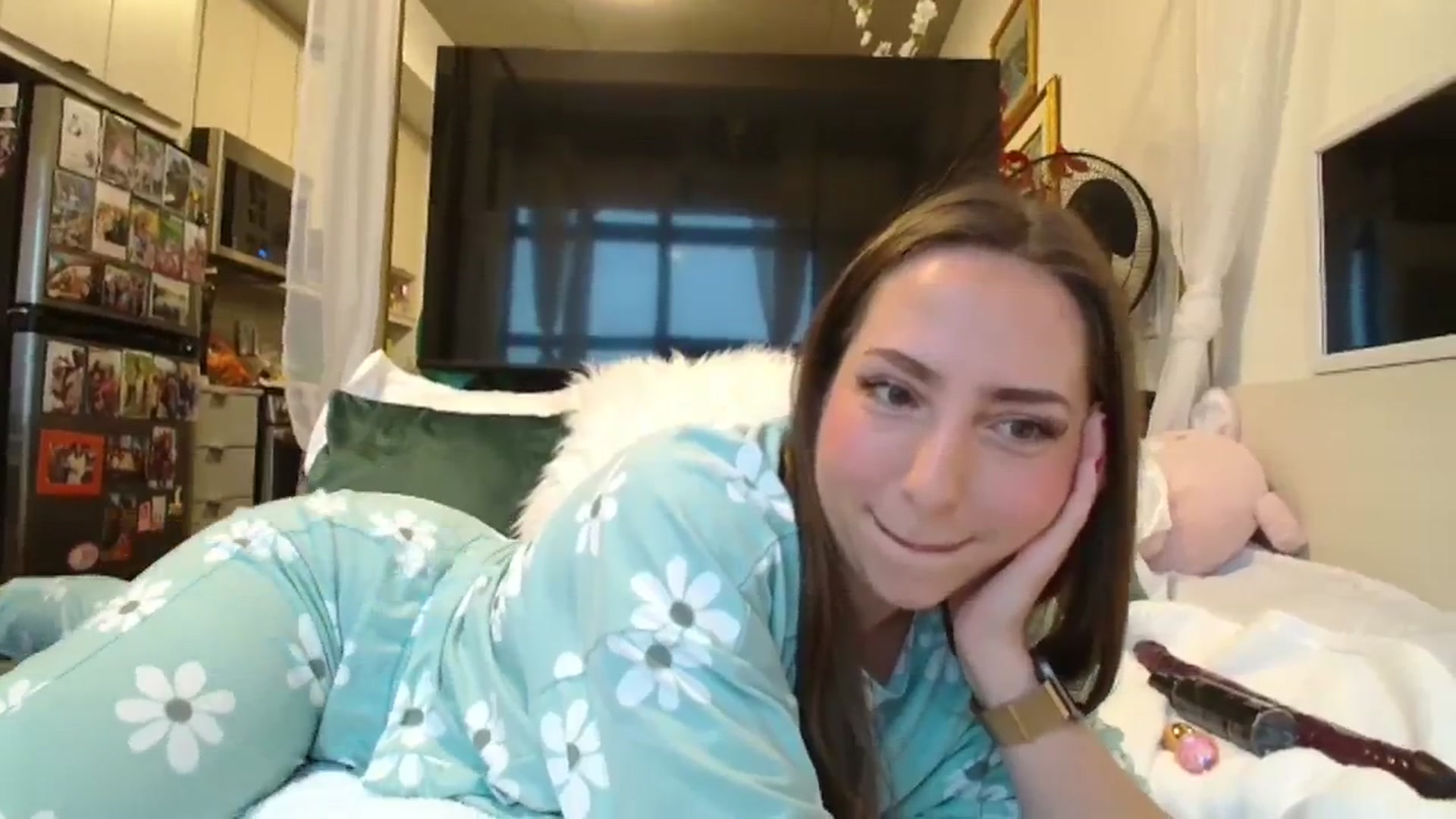 Gallery image thumbnail from CanadaBunny's myfreecams stream on, 12/27/2023, 16:07 image 12 of 20