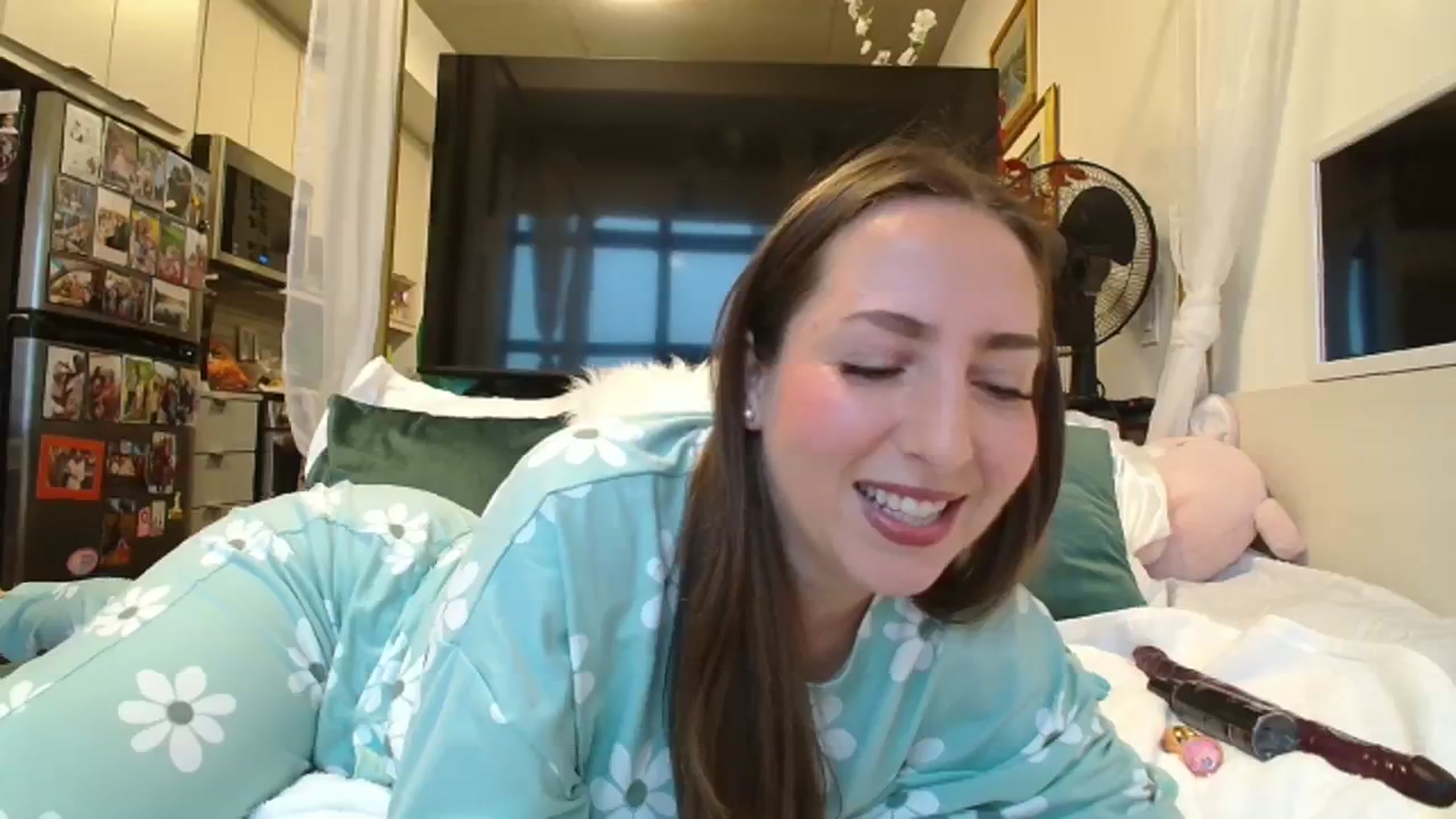Gallery image thumbnail from CanadaBunny's myfreecams stream on, 12/27/2023, 16:07 image 6 of 20