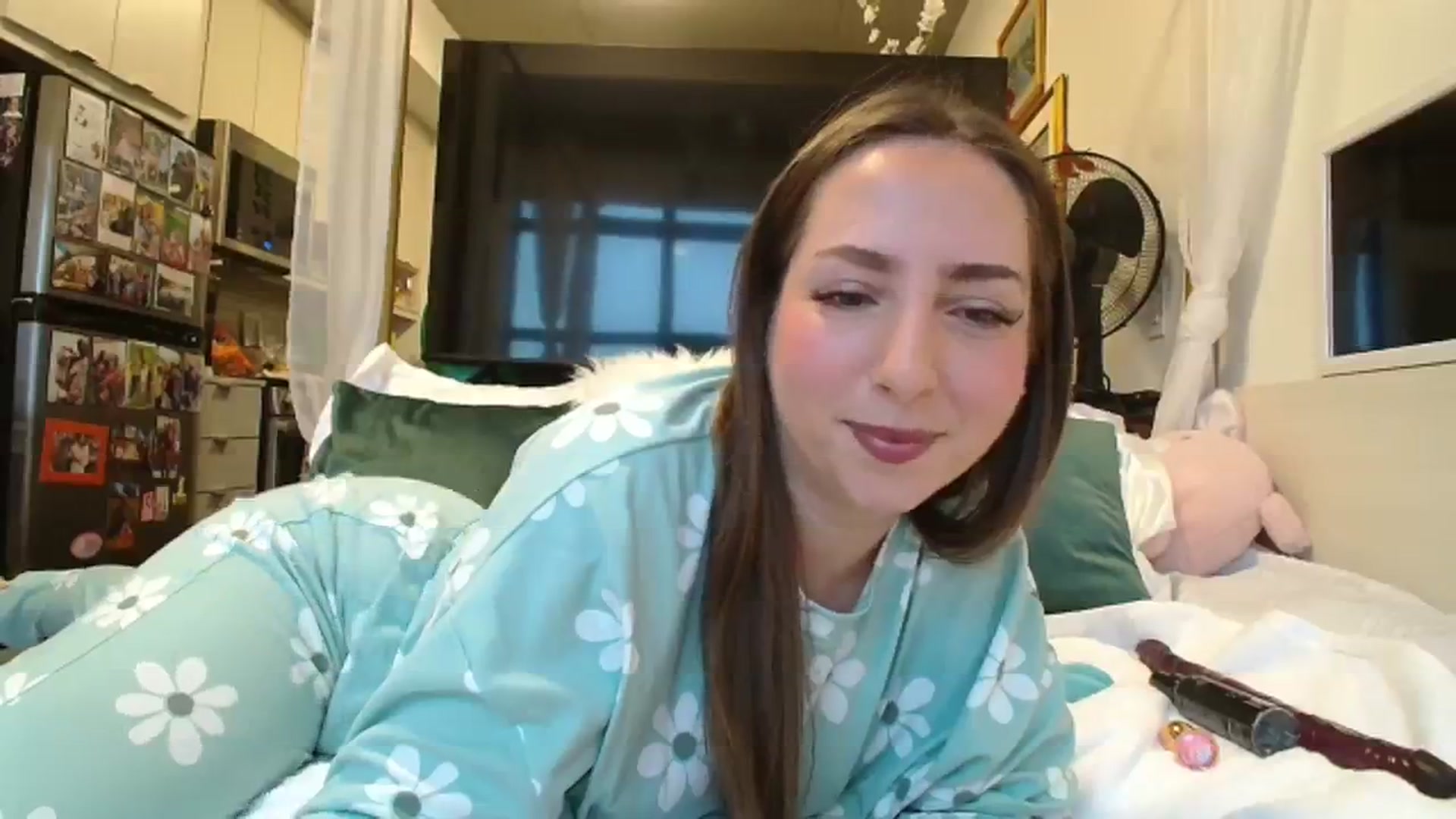 Gallery image thumbnail from CanadaBunny's myfreecams stream on, 12/27/2023, 16:07 image 7 of 20