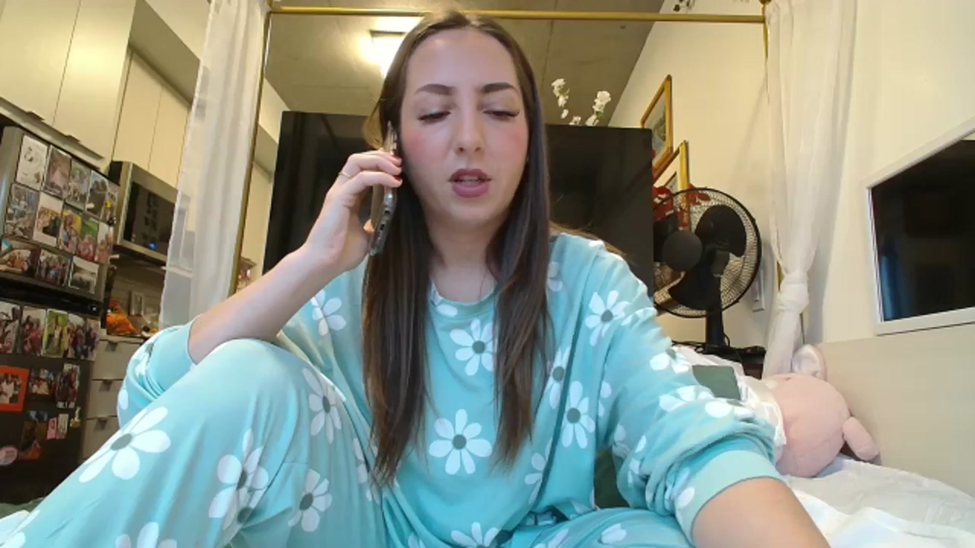 Gallery image thumbnail from CanadaBunny's myfreecams stream on, 12/27/2023, 16:07 image 18 of 20