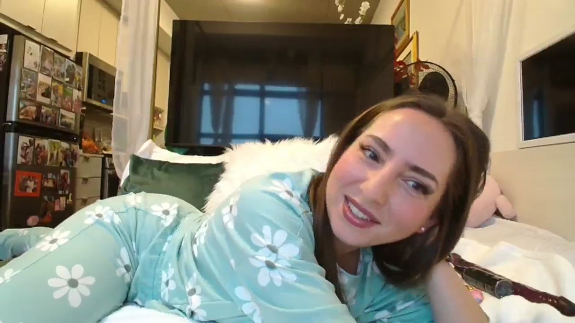 Gallery image thumbnail from CanadaBunny's myfreecams stream on, 12/27/2023, 16:07 image 9 of 20