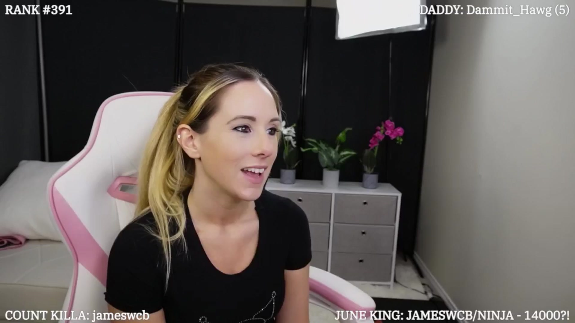 Gallery image thumbnail from CanadianLexi's myfreecams stream on, 06/25/2024, 18:56 image 3 of 20
