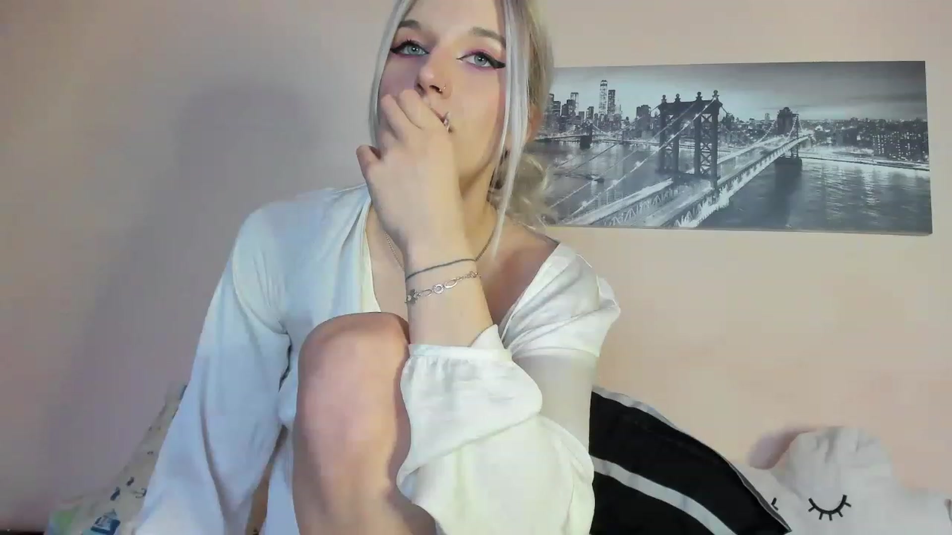 Gallery image thumbnail from Canbe_fun's myfreecams stream on, 11/17/2022, 16:55 image 11 of 20