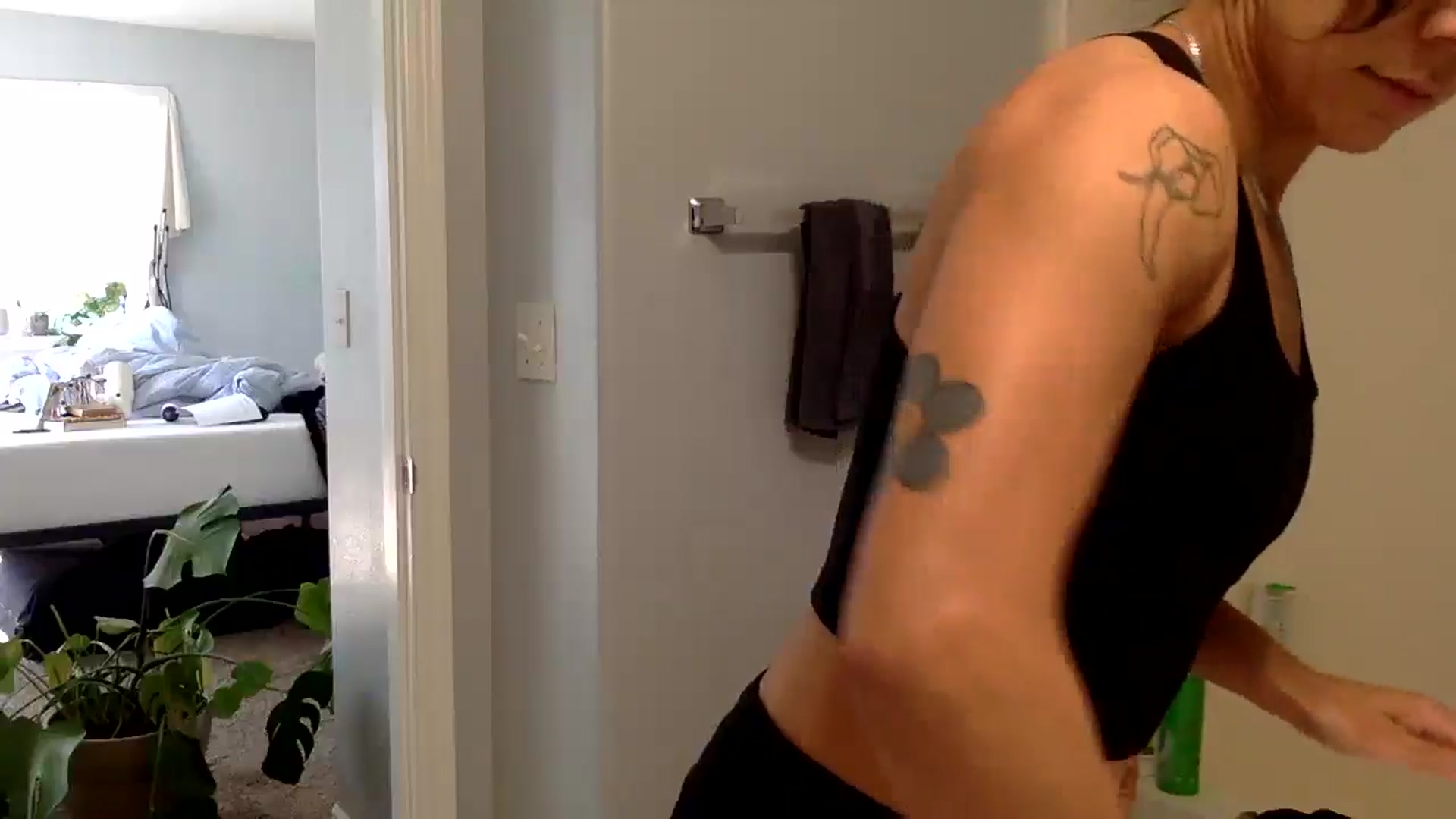 Gallery image thumbnail from Cancerousxo's myfreecams stream on, 10/28/2025, 19:21 image 19 of 20