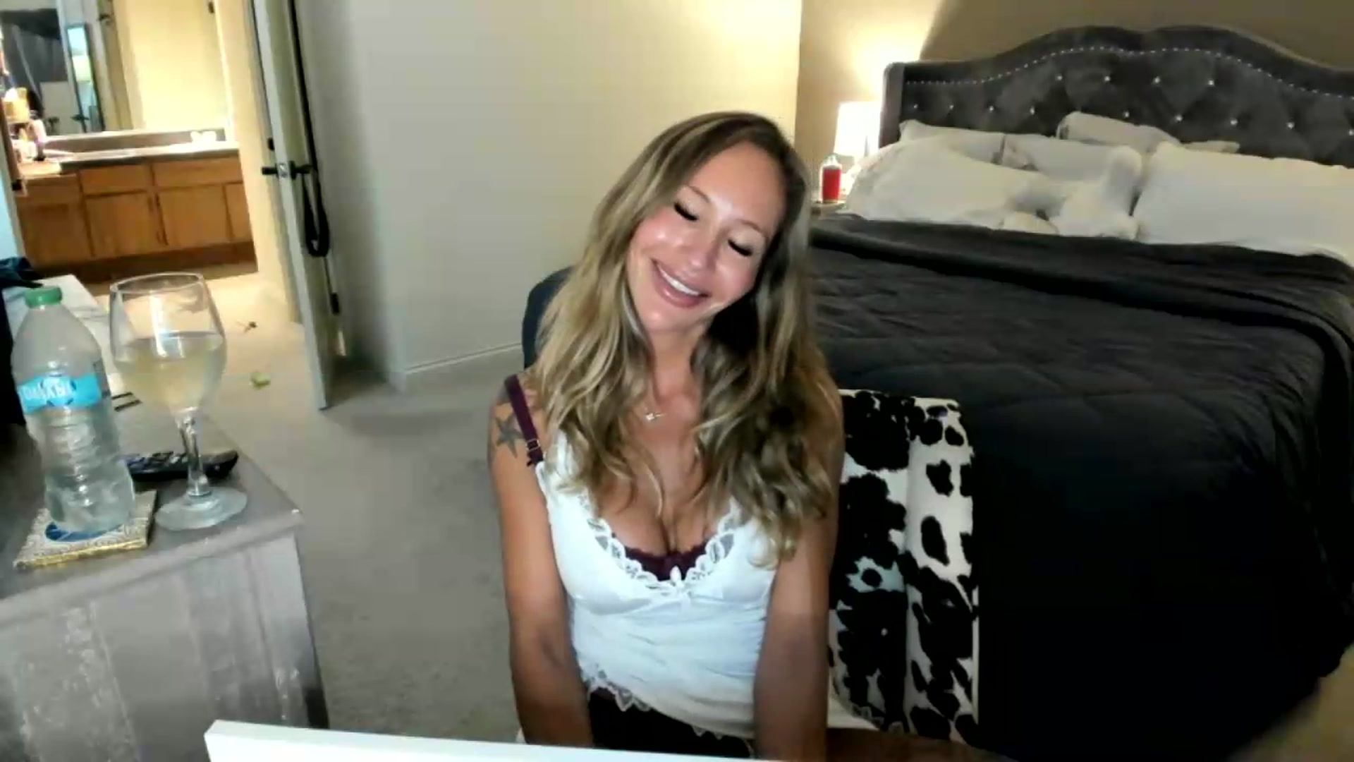 Gallery image thumbnail from Candice_Cayne's myfreecams stream on, 05/12/2026, 05:46 image 14 of 20
