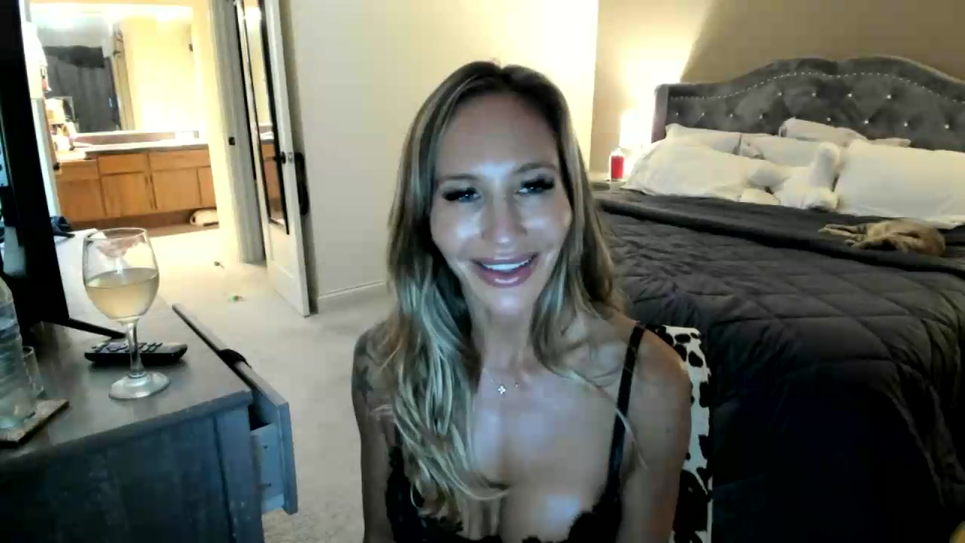 Gallery image thumbnail from Candice_Cayne's myfreecams stream on, 05/12/2026, 08:10 image 18 of 20