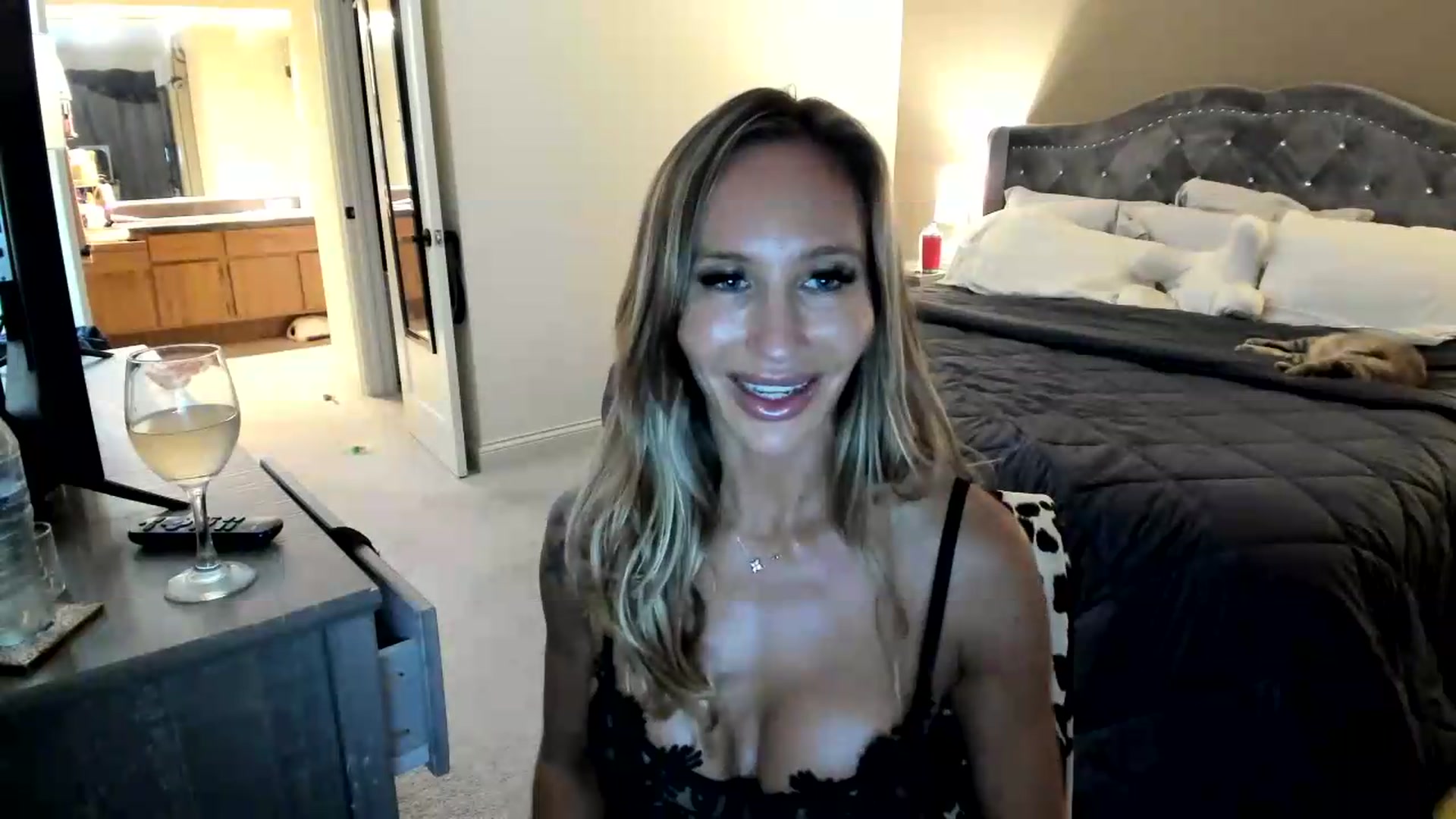 Gallery image thumbnail from Candice_Cayne's myfreecams stream on, 05/12/2026, 08:10 image 19 of 20