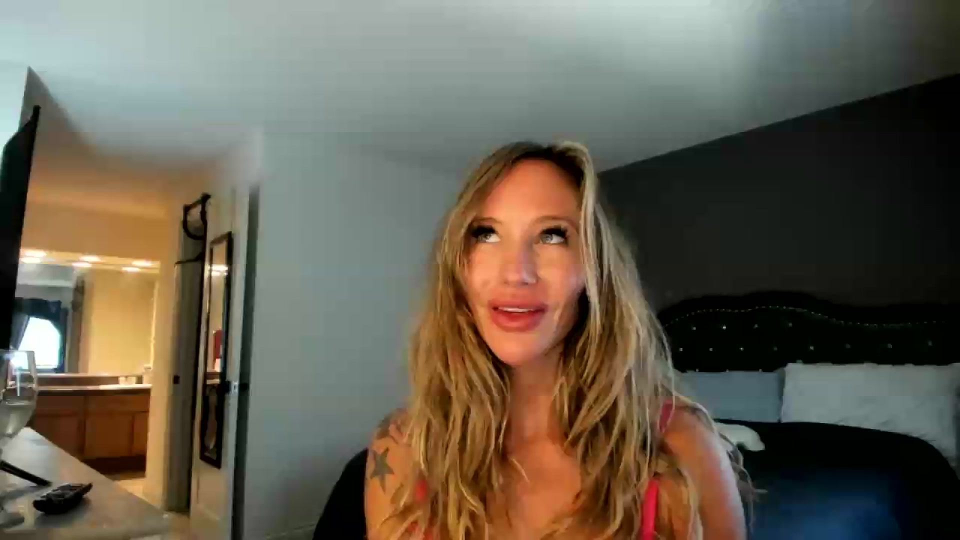 Gallery image thumbnail from Candice_Cayne's myfreecams stream on, 05/17/2026, 23:25 image 5 of 20