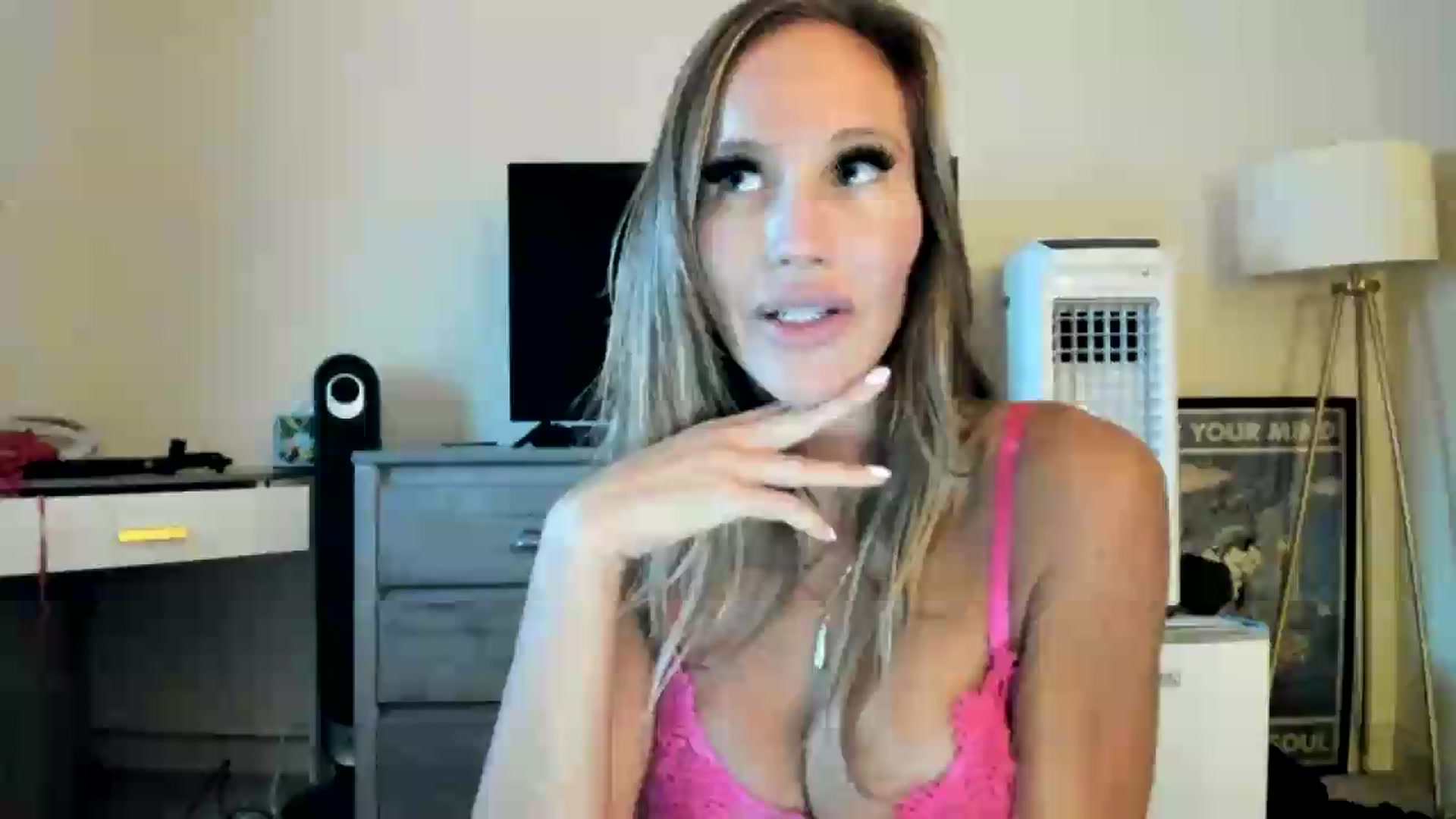 Gallery image thumbnail from Candice_Cayne's myfreecams stream on, 07/10/2026, 03:10 image 1 of 20