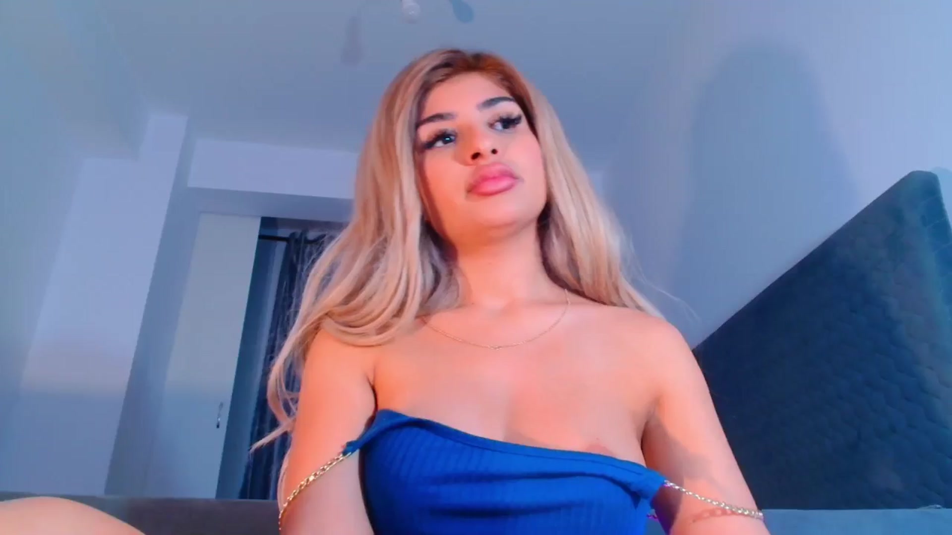 Gallery image thumbnail from Candy1's myfreecams stream on, 07/22/2024, 18:41 image 10 of 20