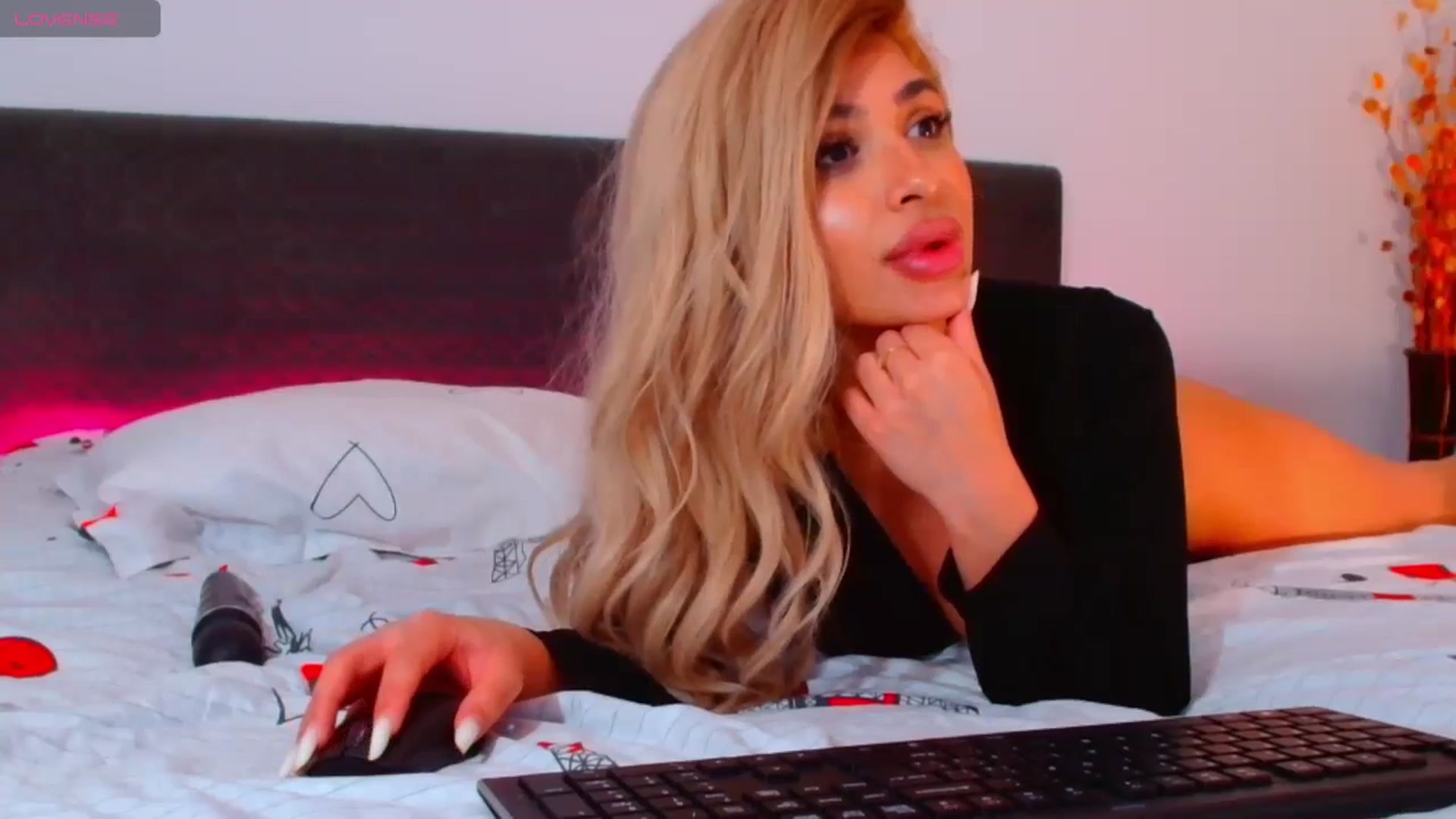 Gallery image thumbnail from Candy1's myfreecams stream on, 07/27/2024, 24:01 image 3 of 20