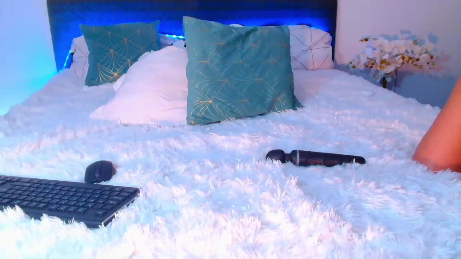 Gallery image thumbnail from Candy1's myfreecams stream on, 08/04/2024, 21:11 image 11 of 20
