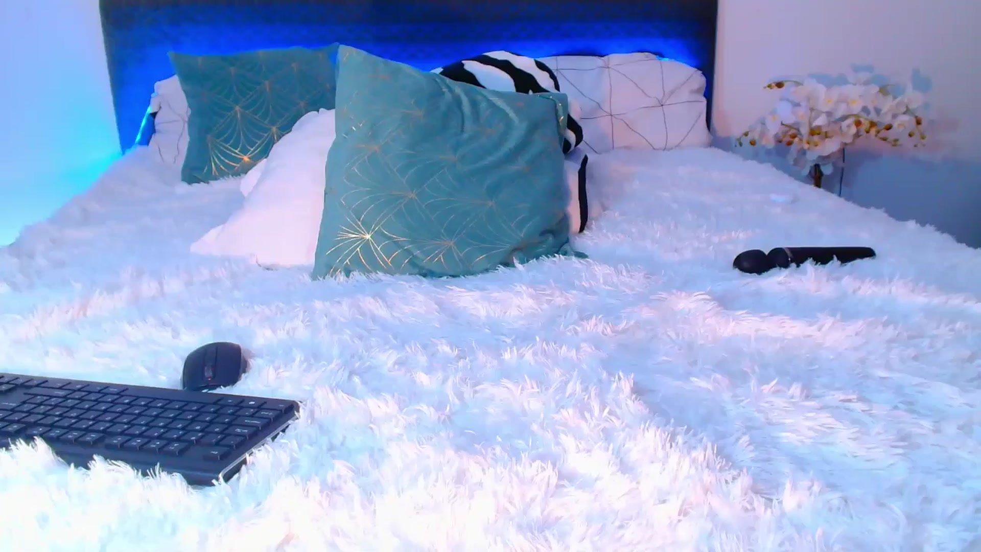 Gallery image thumbnail from Candy1's myfreecams stream on, 08/04/2024, 21:11 image 6 of 20
