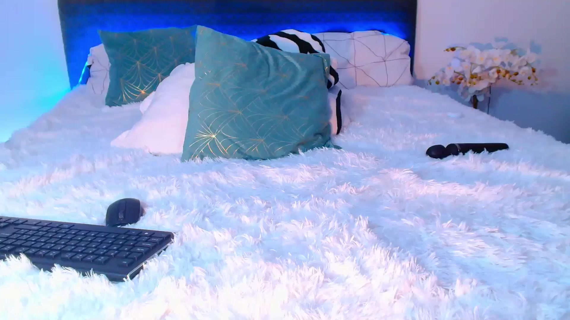 Gallery image thumbnail from Candy1's myfreecams stream on, 08/04/2024, 21:11 image 9 of 20