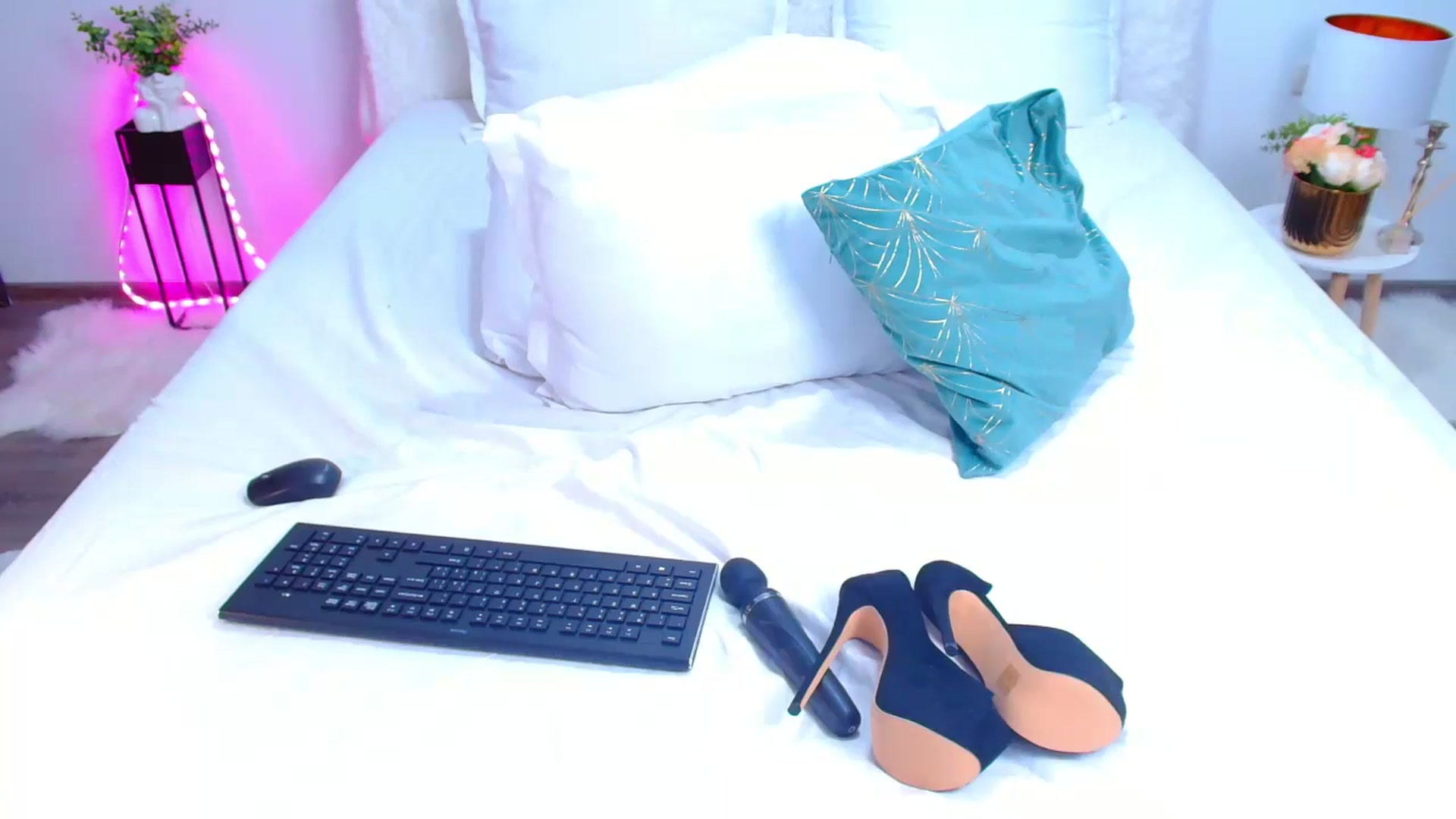 Gallery image thumbnail from Candy1's myfreecams stream on, 08/20/2024, 21:35 image 5 of 20