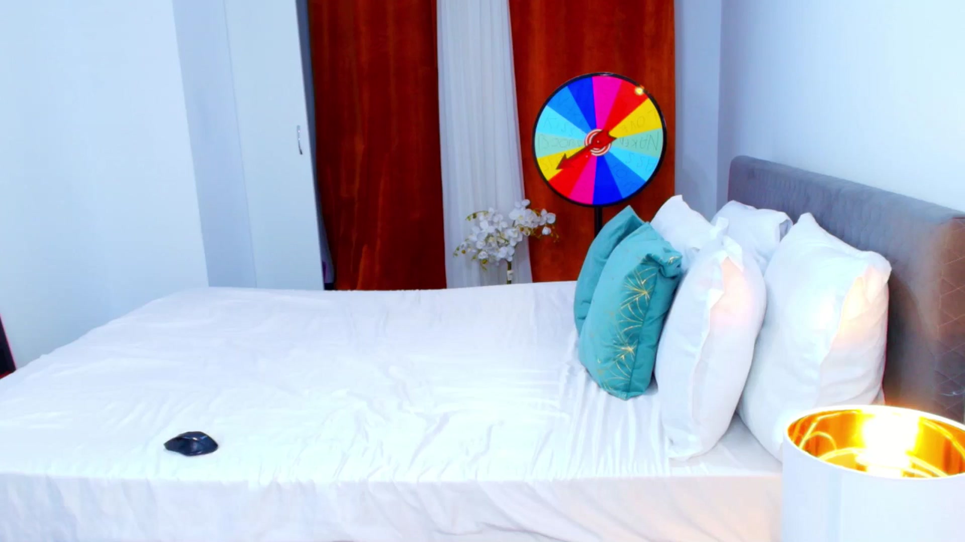 Gallery image thumbnail from Candy1's myfreecams stream on, 09/17/2024, 20:32 image 7 of 20