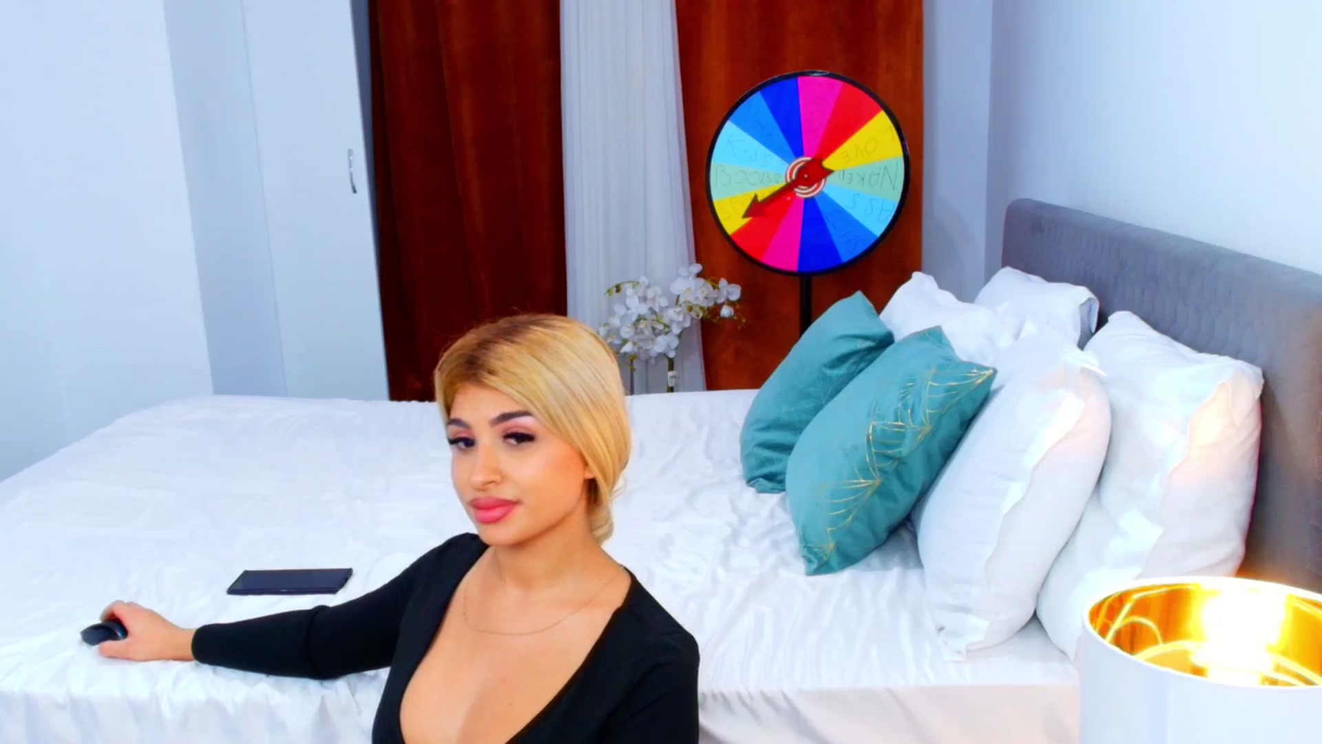 Gallery image thumbnail from Candy1's myfreecams stream on, 09/17/2024, 22:53 image 9 of 20