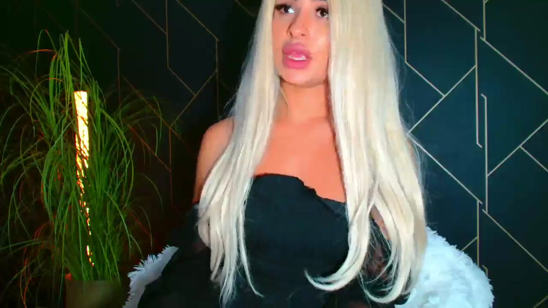 Gallery image thumbnail from Candy1's myfreecams stream on, 09/20/2024, 21:24 image 3 of 20
