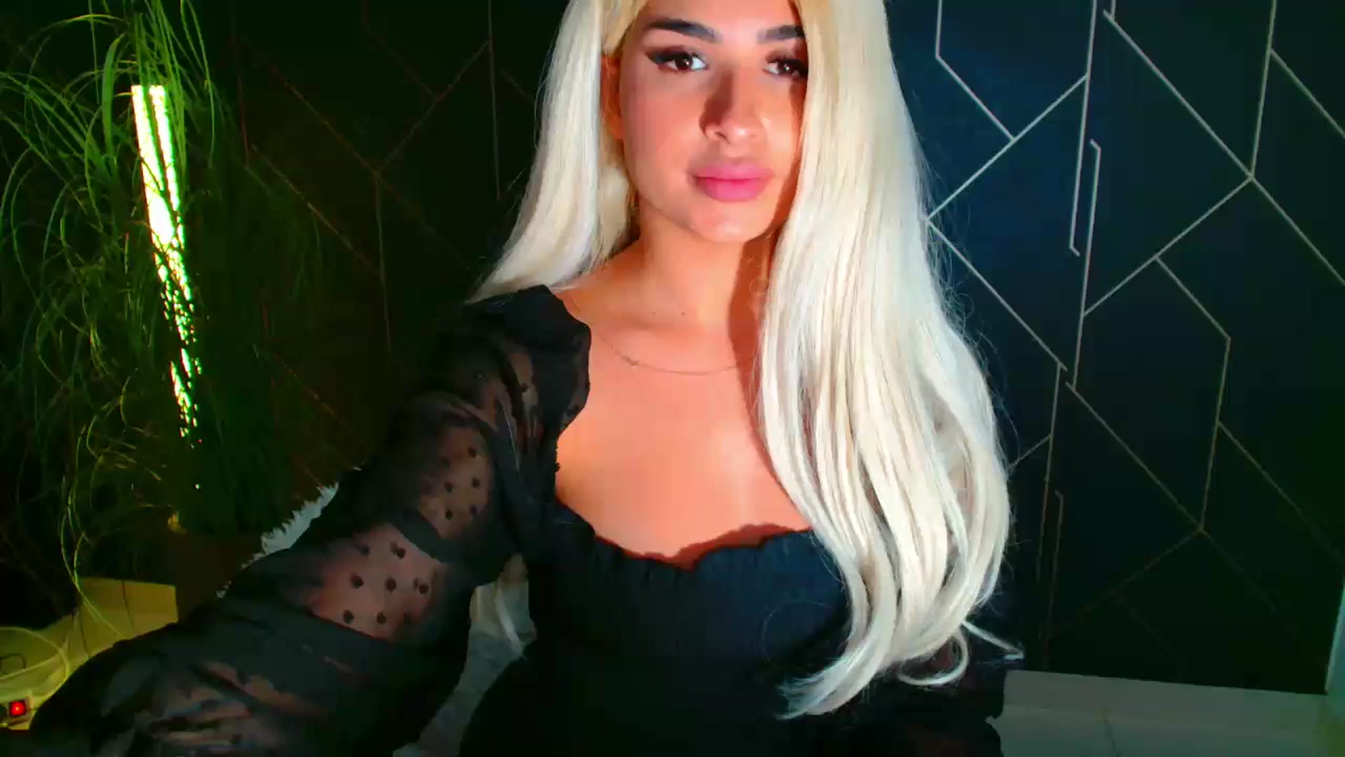 Gallery image thumbnail from Candy1's myfreecams stream on, 09/20/2024, 22:05 image 12 of 20