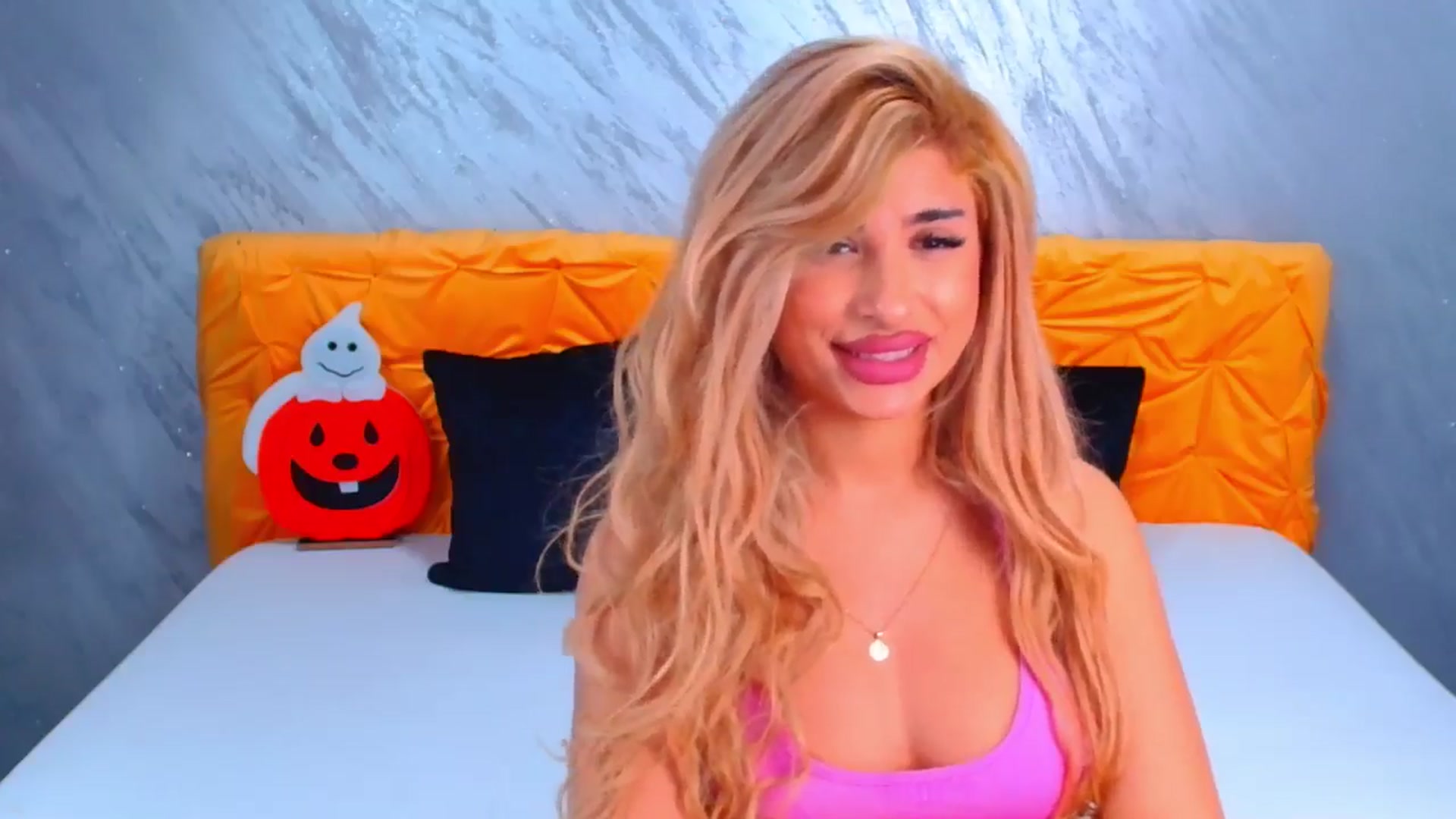 Gallery image thumbnail from Candy1's myfreecams stream on, 10/30/2024, 20:40 image 16 of 20