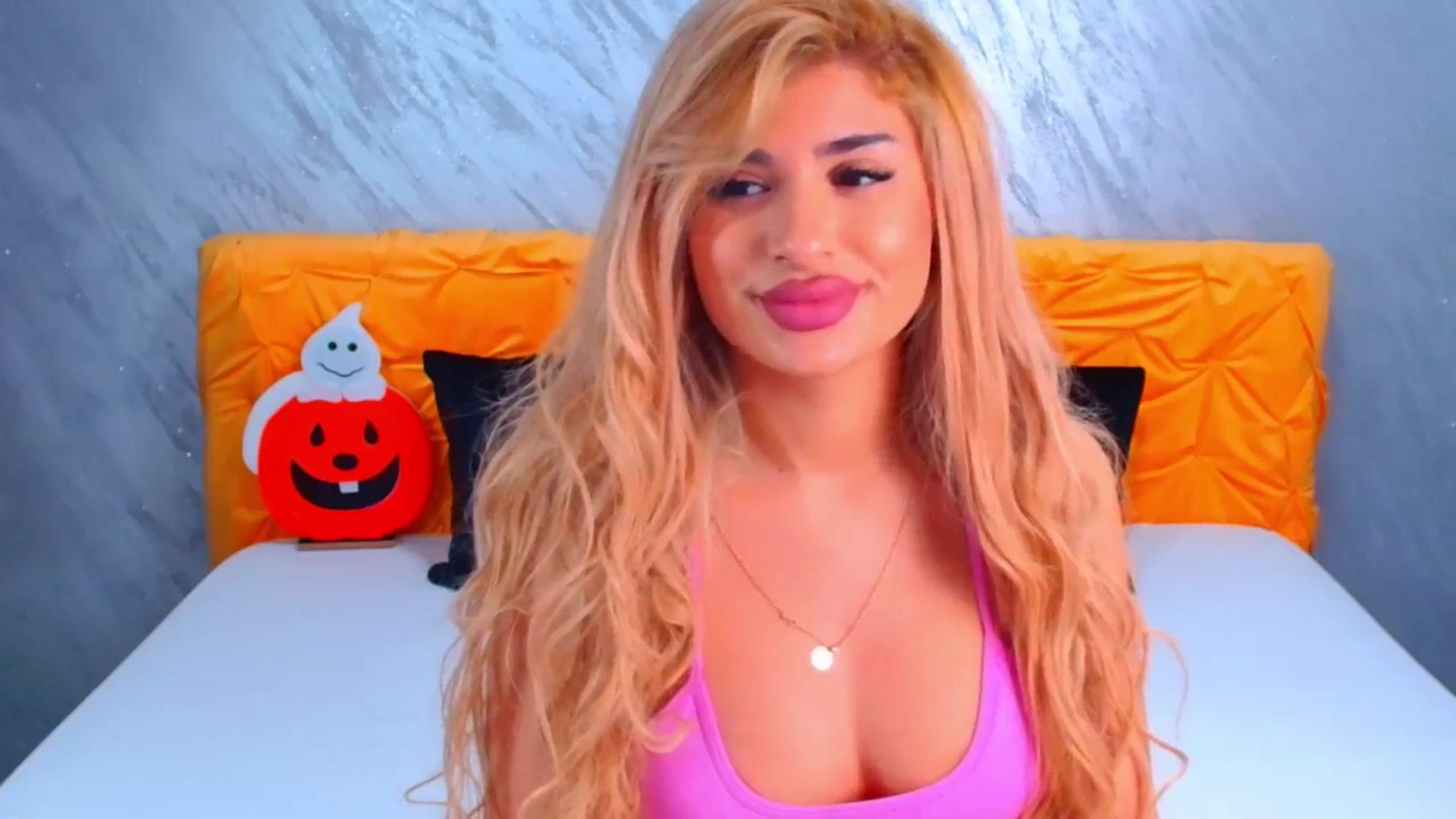 Gallery image thumbnail from Candy1's myfreecams stream on, 10/30/2024, 20:40 image 11 of 20