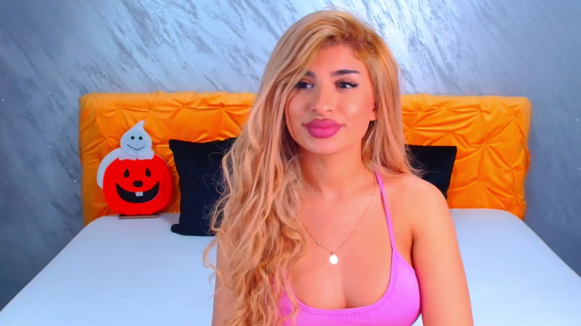 Gallery image thumbnail from Candy1's myfreecams stream on, 10/30/2024, 20:40 image 12 of 20