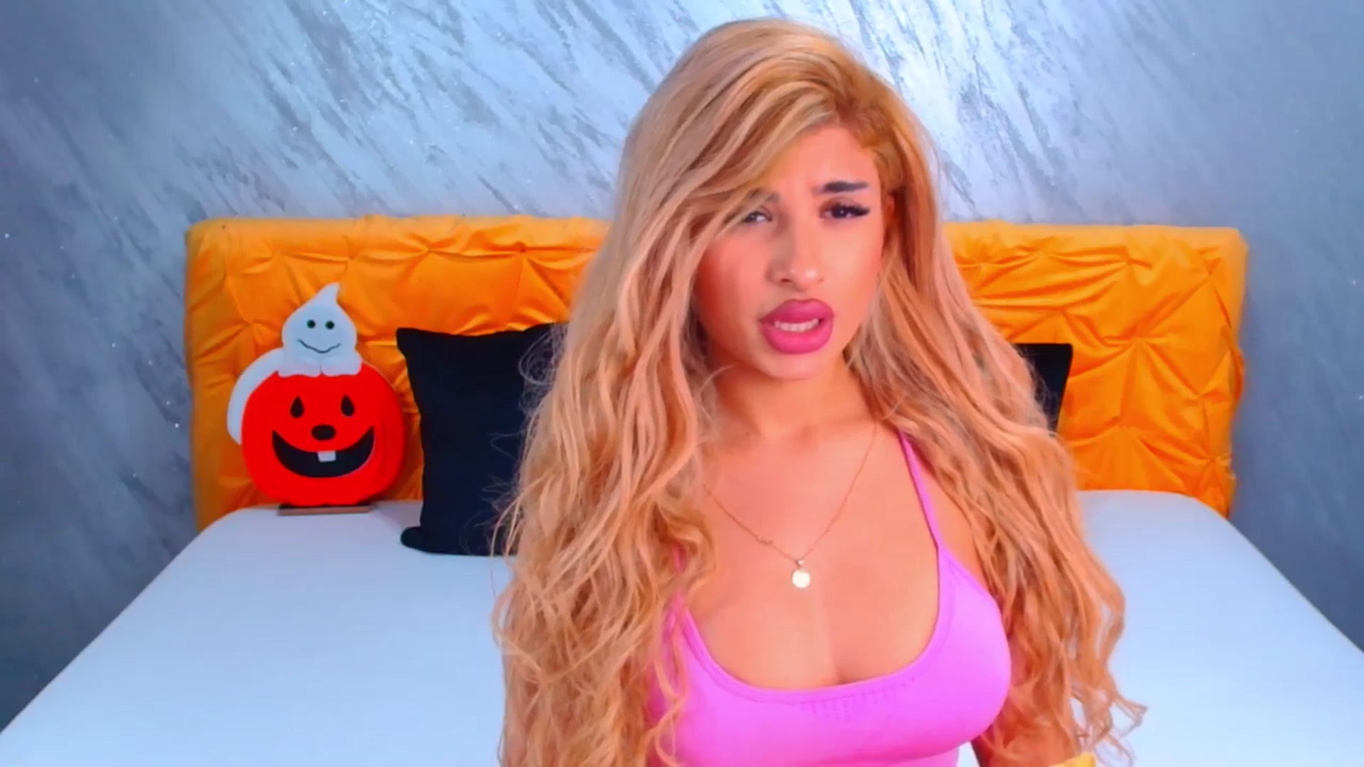 Gallery image thumbnail from Candy1's myfreecams stream on, 10/30/2024, 20:40 image 13 of 20
