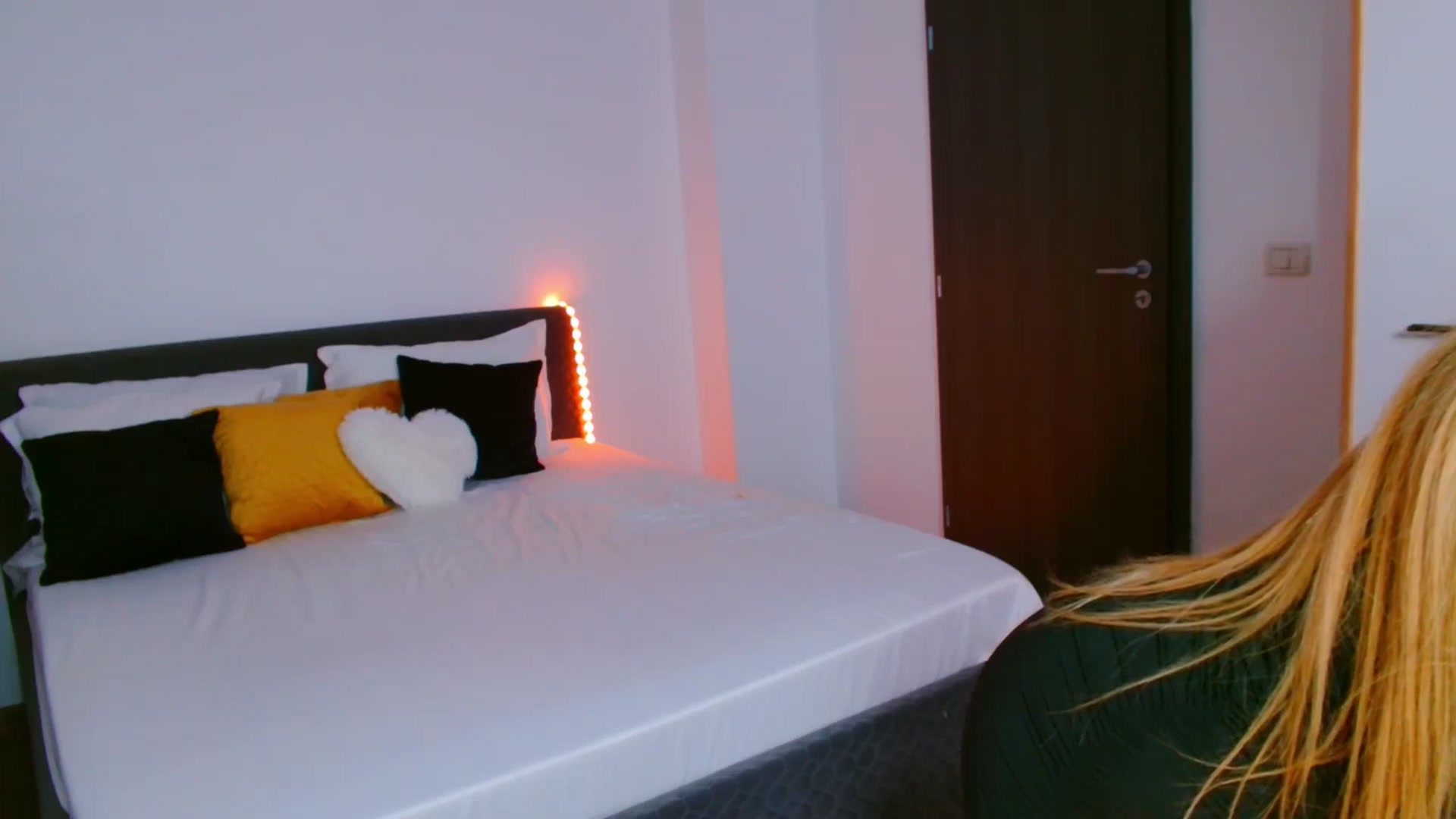Gallery image thumbnail from Candy1's myfreecams stream on, 11/18/2024, 19:39 image 2 of 20