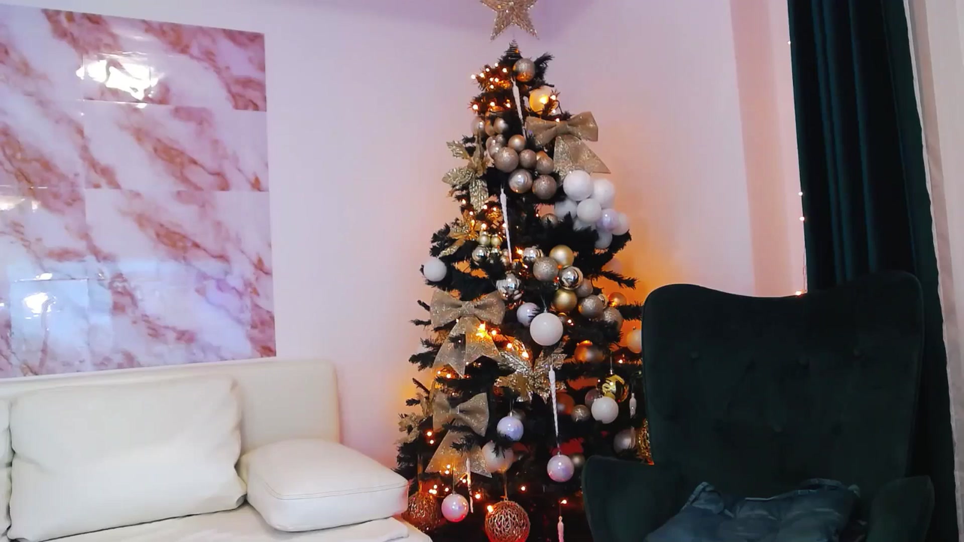Gallery image thumbnail from Candy1's myfreecams stream on, 12/23/2024, 20:26 image 16 of 20