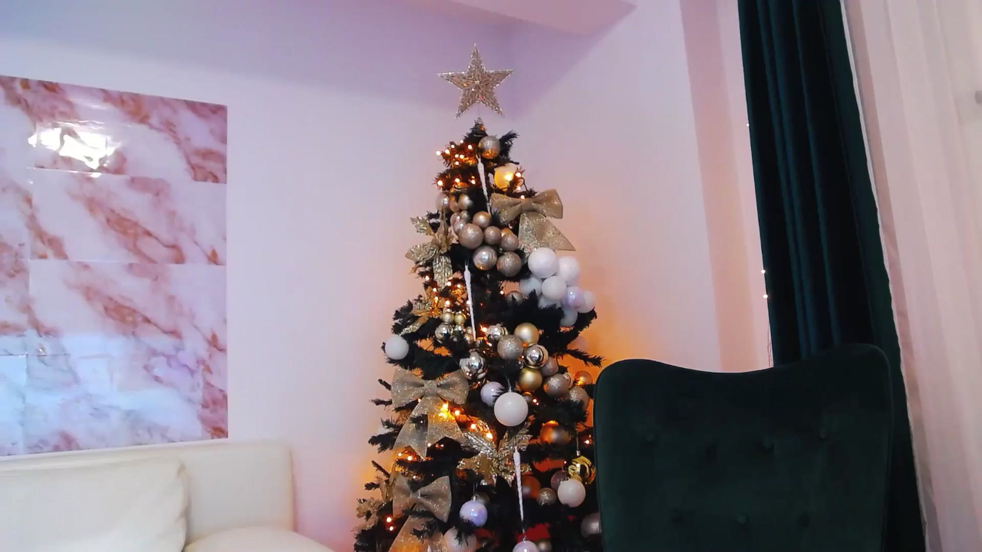 Gallery image thumbnail from Candy1's myfreecams stream on, 12/23/2024, 20:26 image 10 of 20