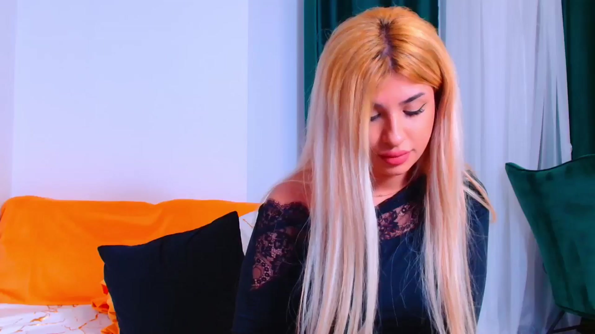 Gallery image thumbnail from Candy1's myfreecams stream on, 01/20/2025, 23:34 image 9 of 20